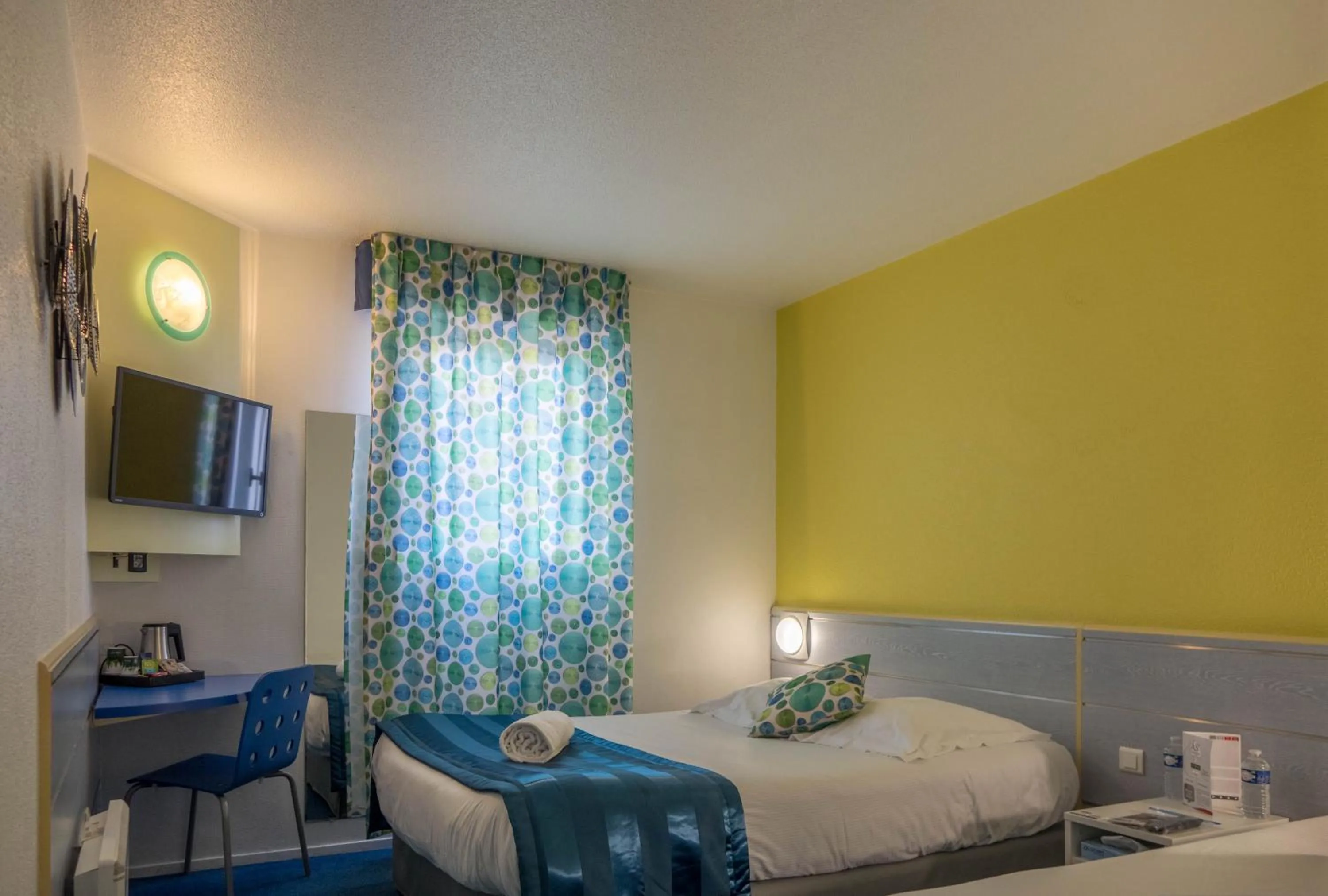 TV and multimedia, Bed in As Hotel Orléans Nord Artenay