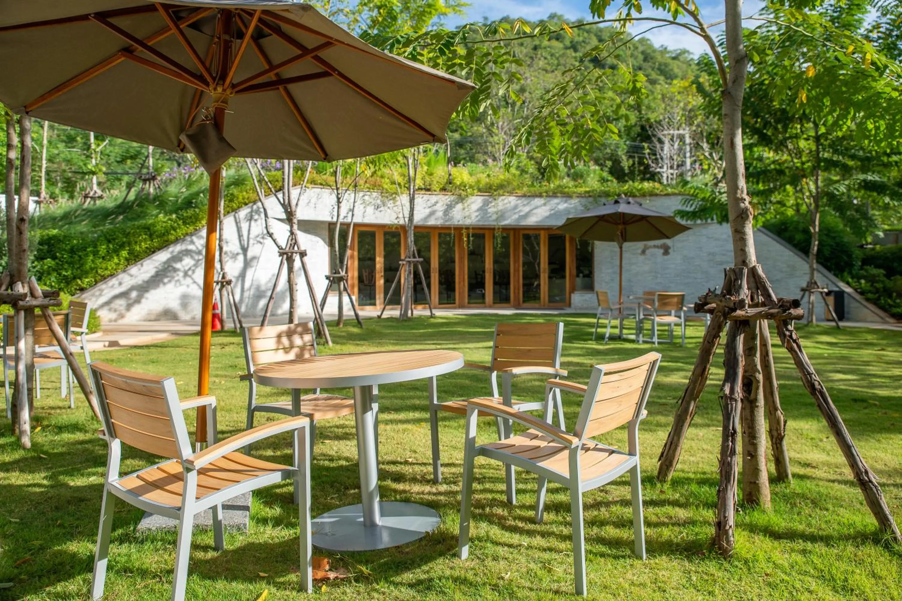 Restaurant/places to eat in Hotel Labaris Khao Yai