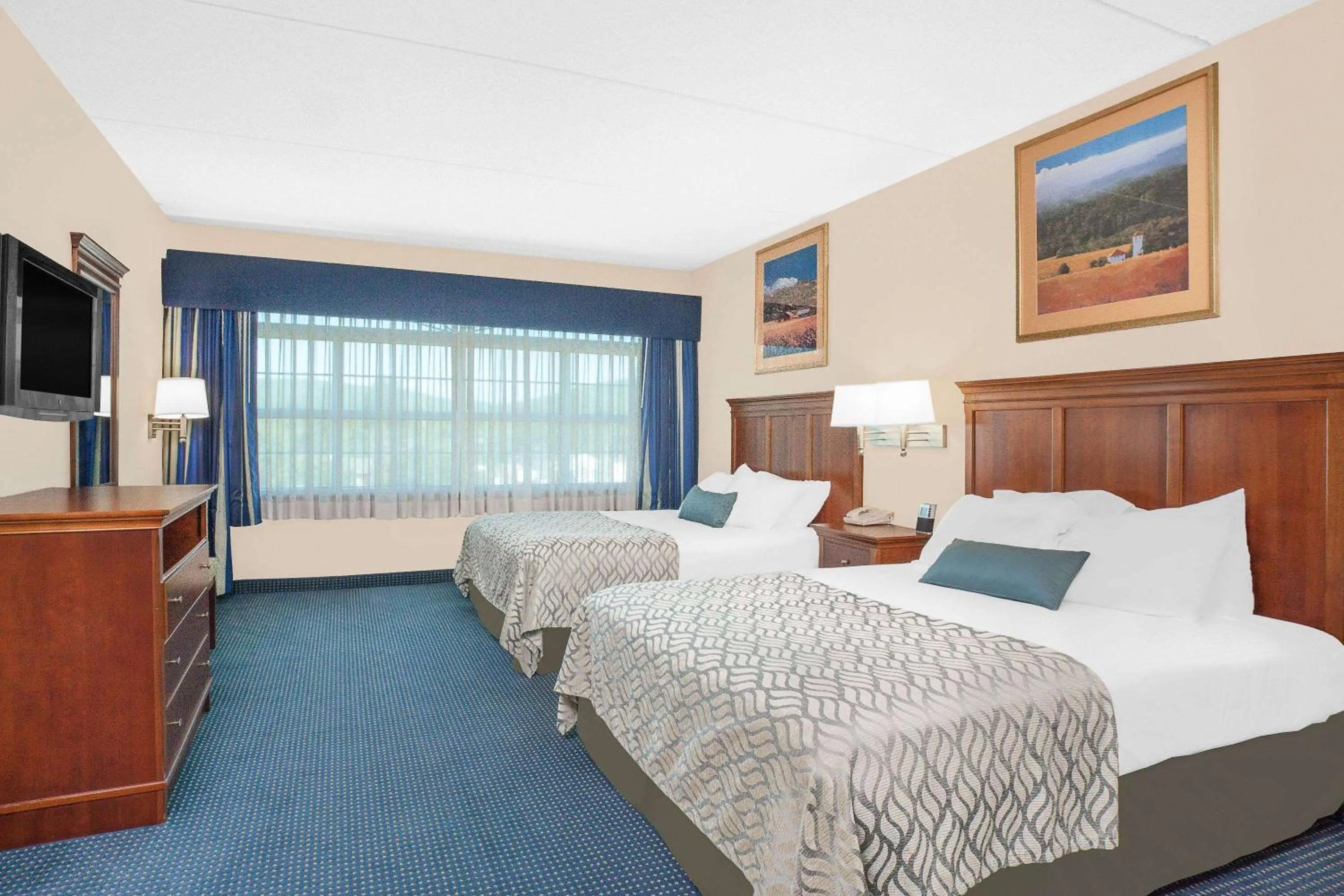 Photo of the whole room, Bed in Wingate by Wyndham Ellicottville