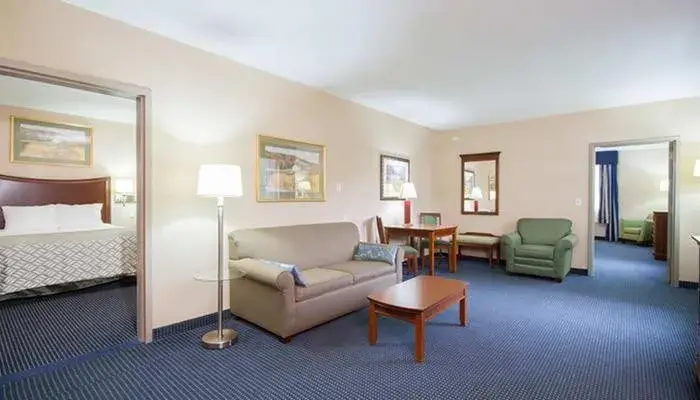 Two-Bedroom Queen Suite with Sofa Bed in Wingate by Wyndham Ellicottville Two-Bedroom Queen Suite with Sofa Bed in Wingate by Wyndham Ellicottville