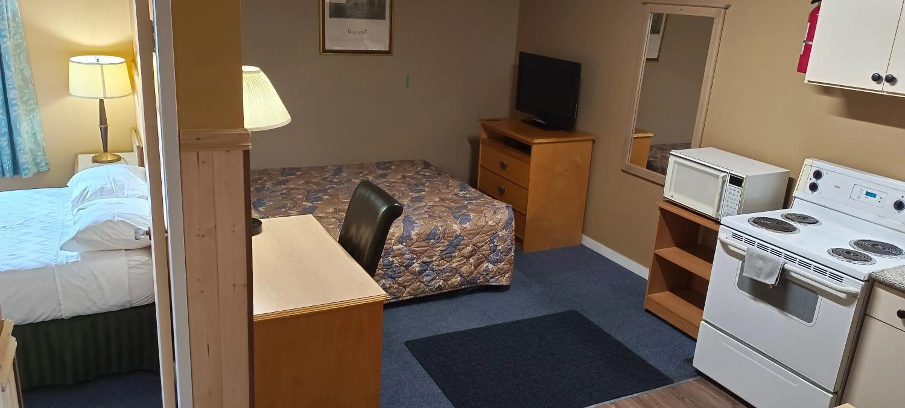 Bed in Gold Pan Motel