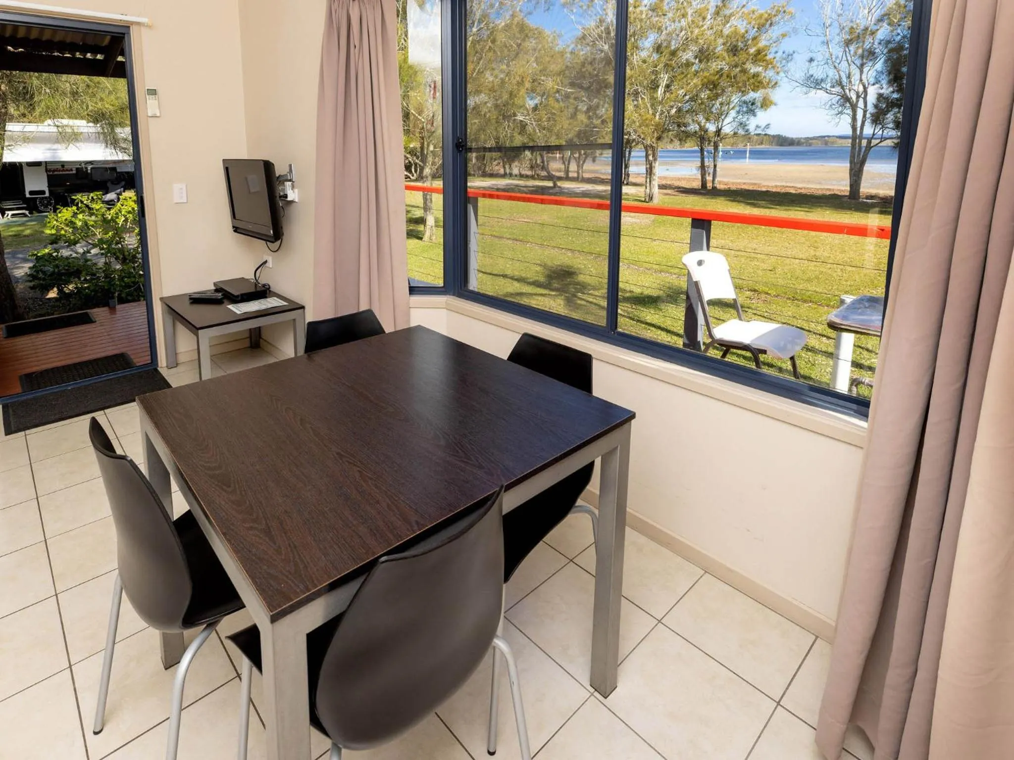 Dining area in Lakeside Forster Holiday Park
