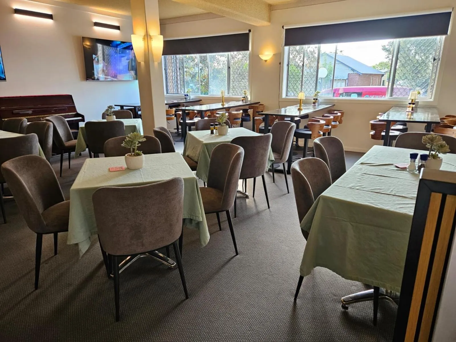 Restaurant/places to eat in Cosmo Motel Adamstown