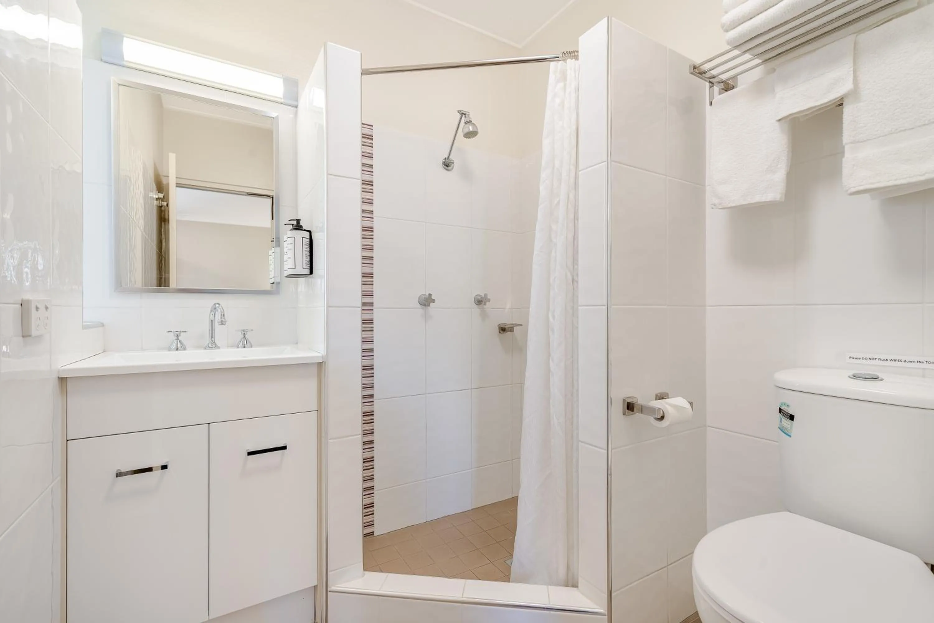 Bathroom in Cosmo Motel Adamstown