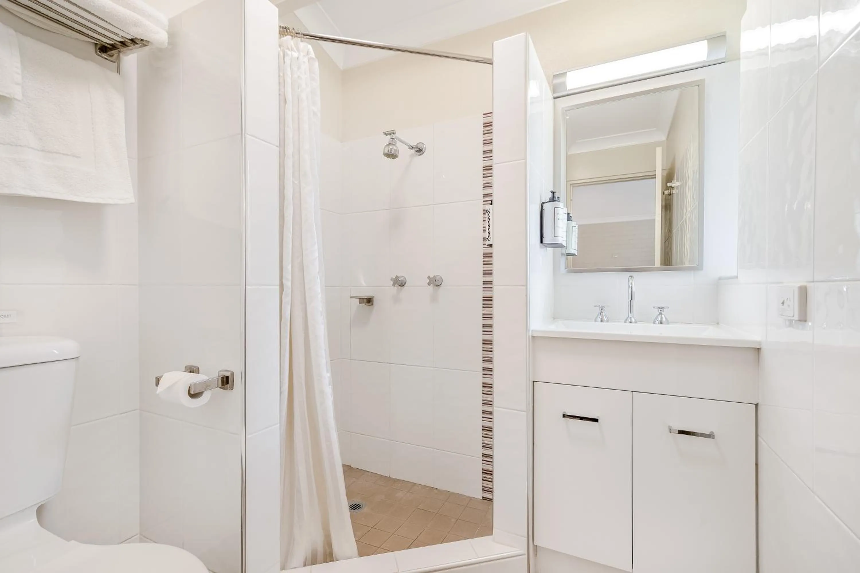 Bathroom in Cosmo Motel Adamstown