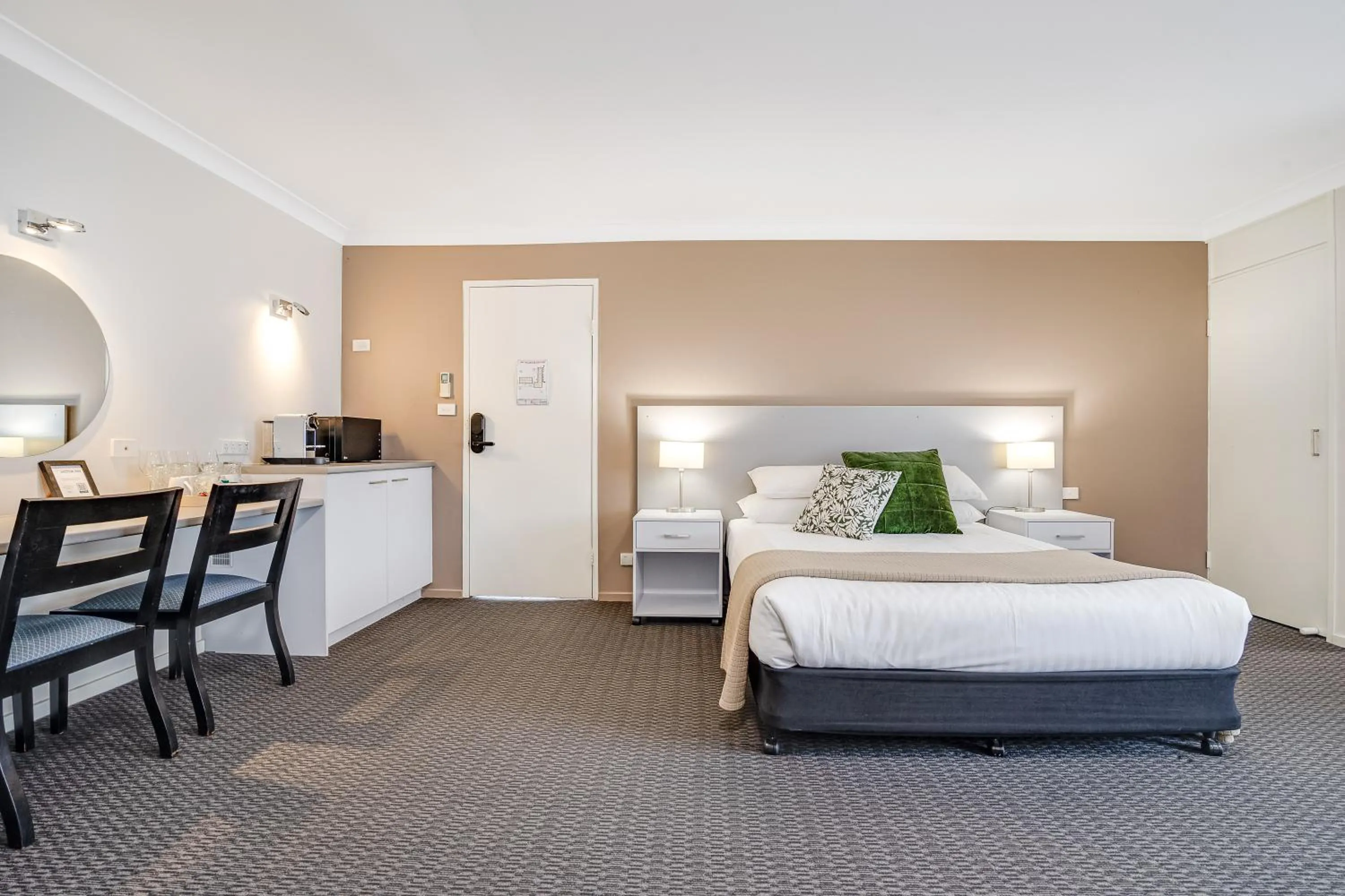 Bed in Cosmo Motel Adamstown