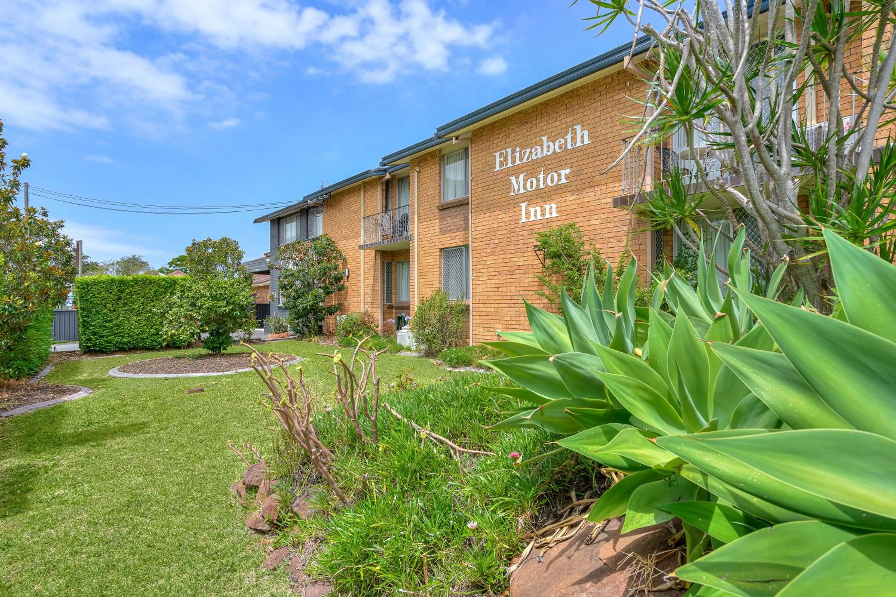Property building in Cosmo Motel Adamstown
