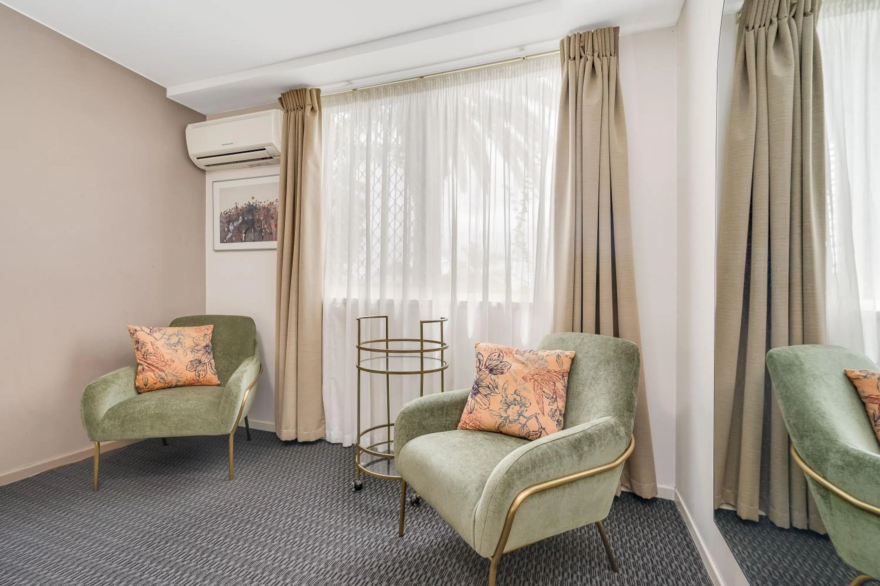 Seating area in Cosmo Motel Adamstown