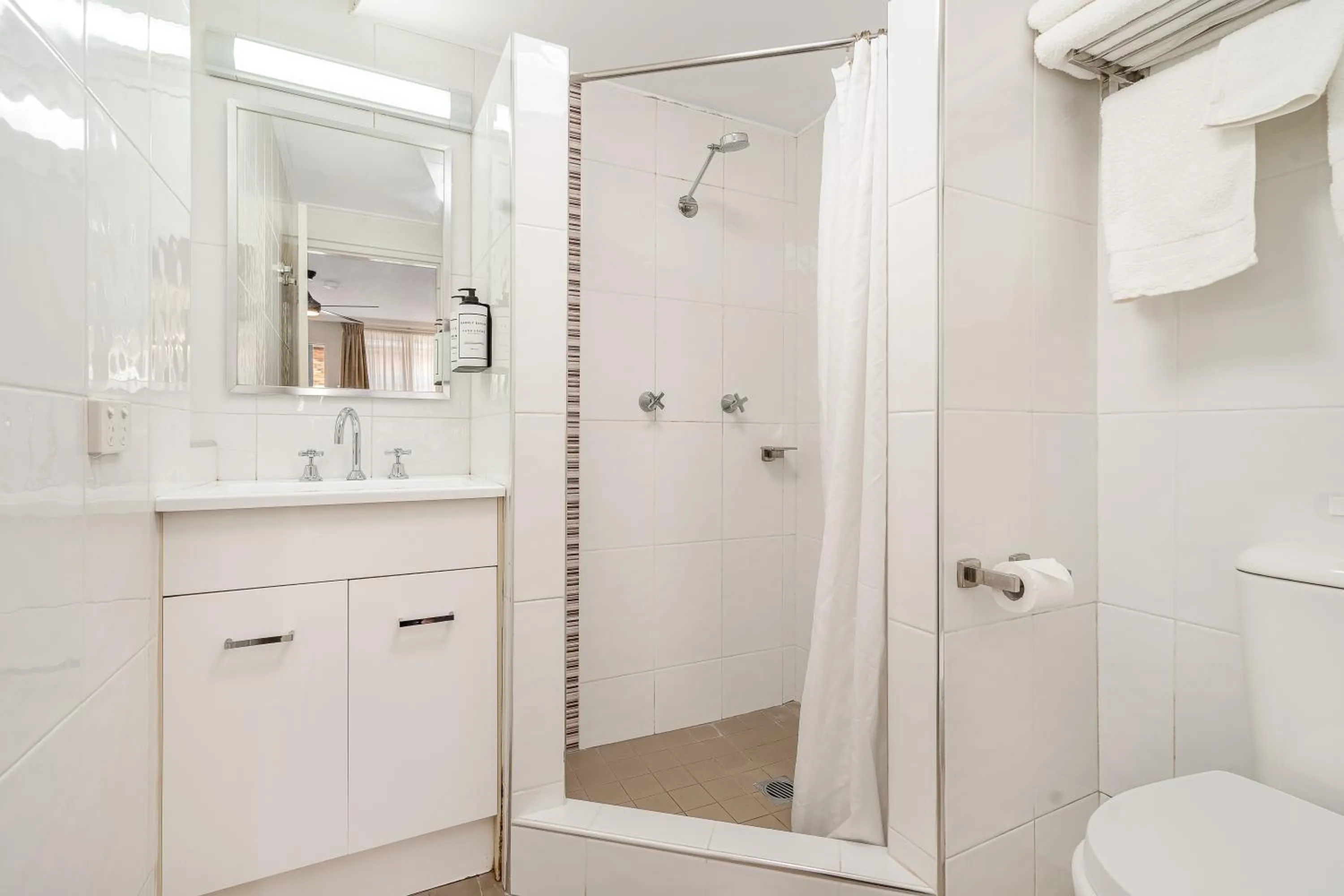 Bathroom in Cosmo Motel Adamstown