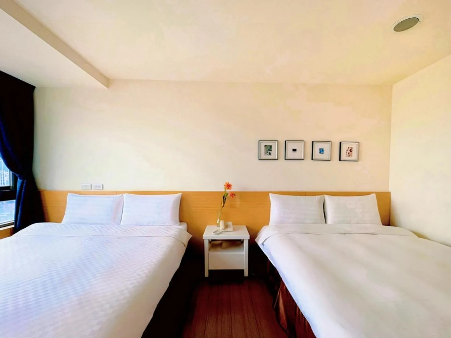 Bed in Wemeet Hotel Taipei