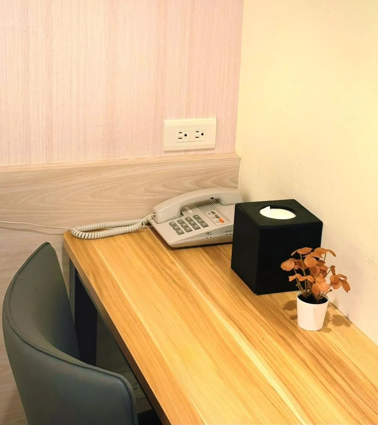 hair dresser in Wemeet Hotel Taipei