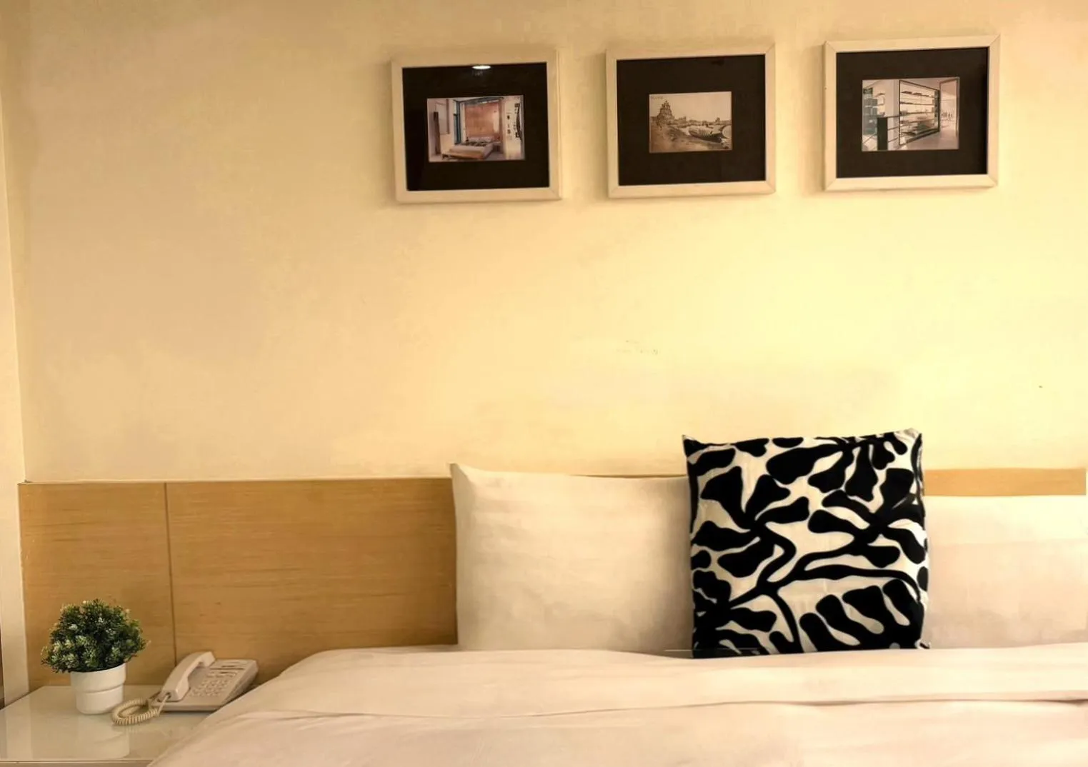 Bed in Wemeet Hotel Taipei