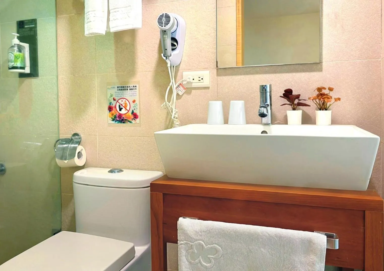 Bathroom in Wemeet Hotel Taipei