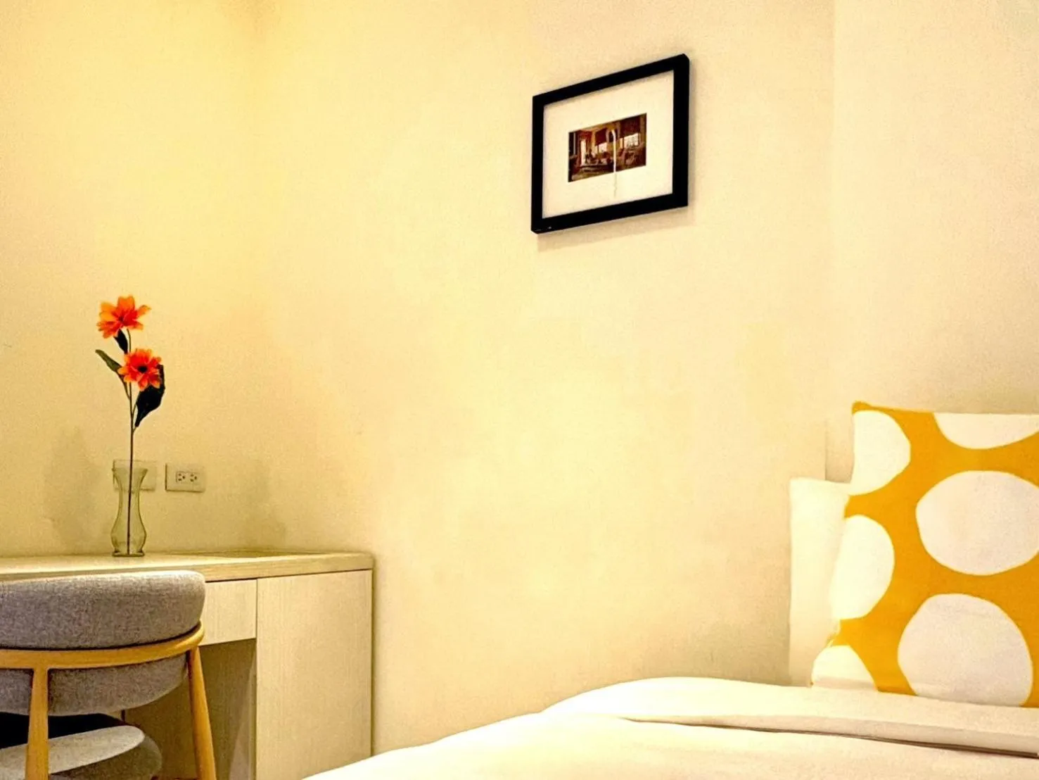 Bed in Wemeet Hotel Taipei