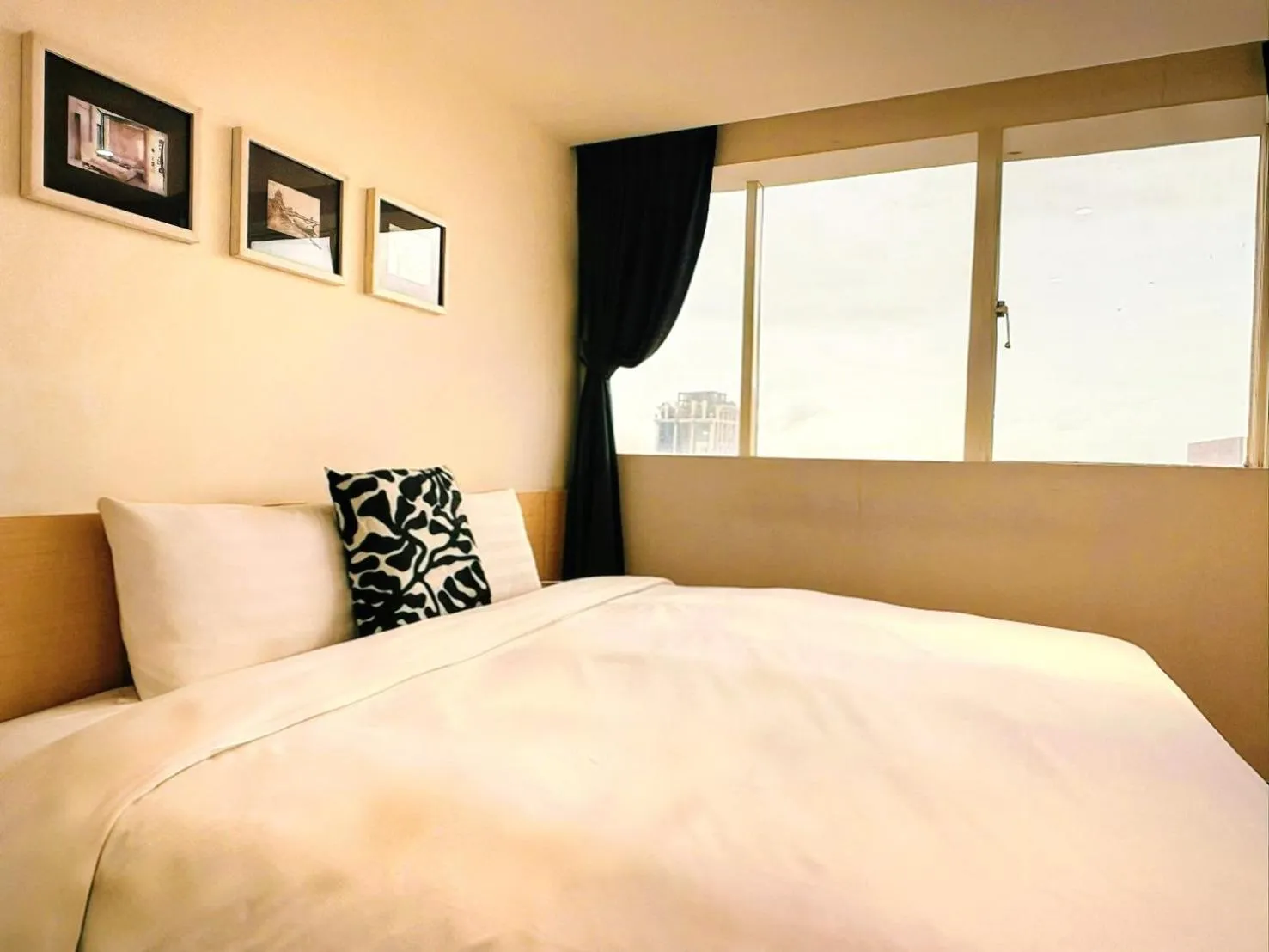 Bed in Wemeet Hotel Taipei