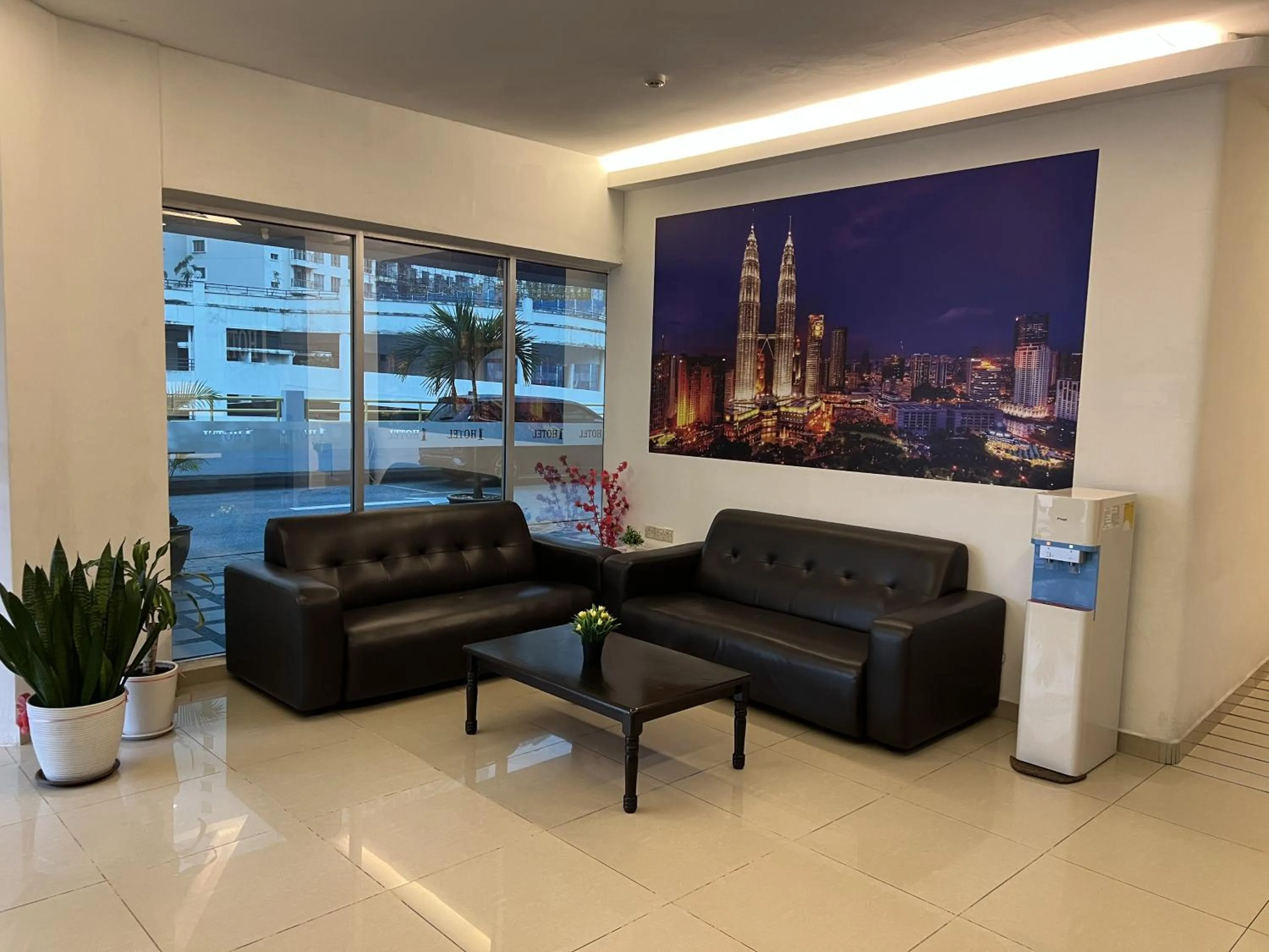 Property building in 1 Hotel Kuchai Lama