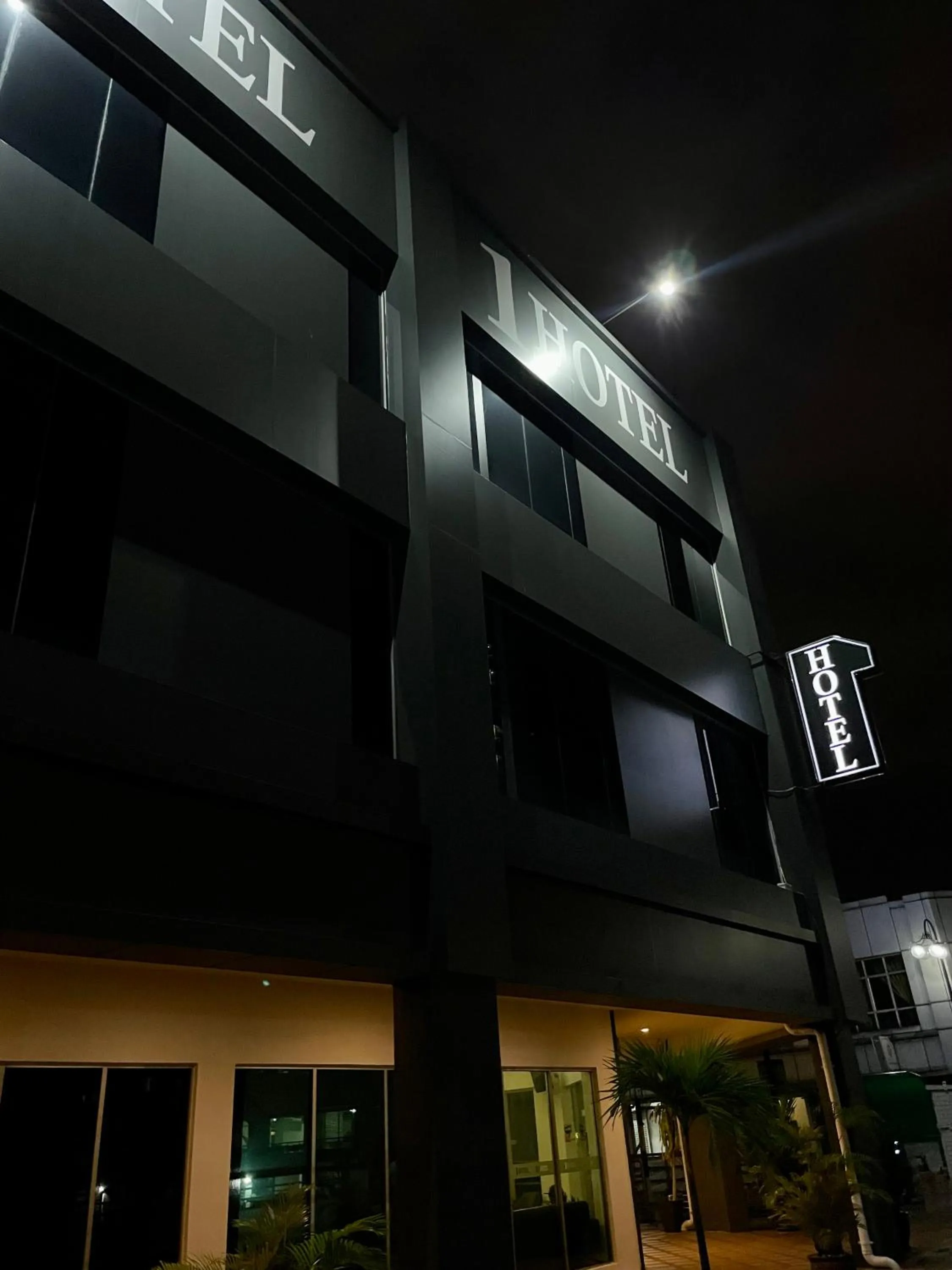 Property building in 1 Hotel Kuchai Lama