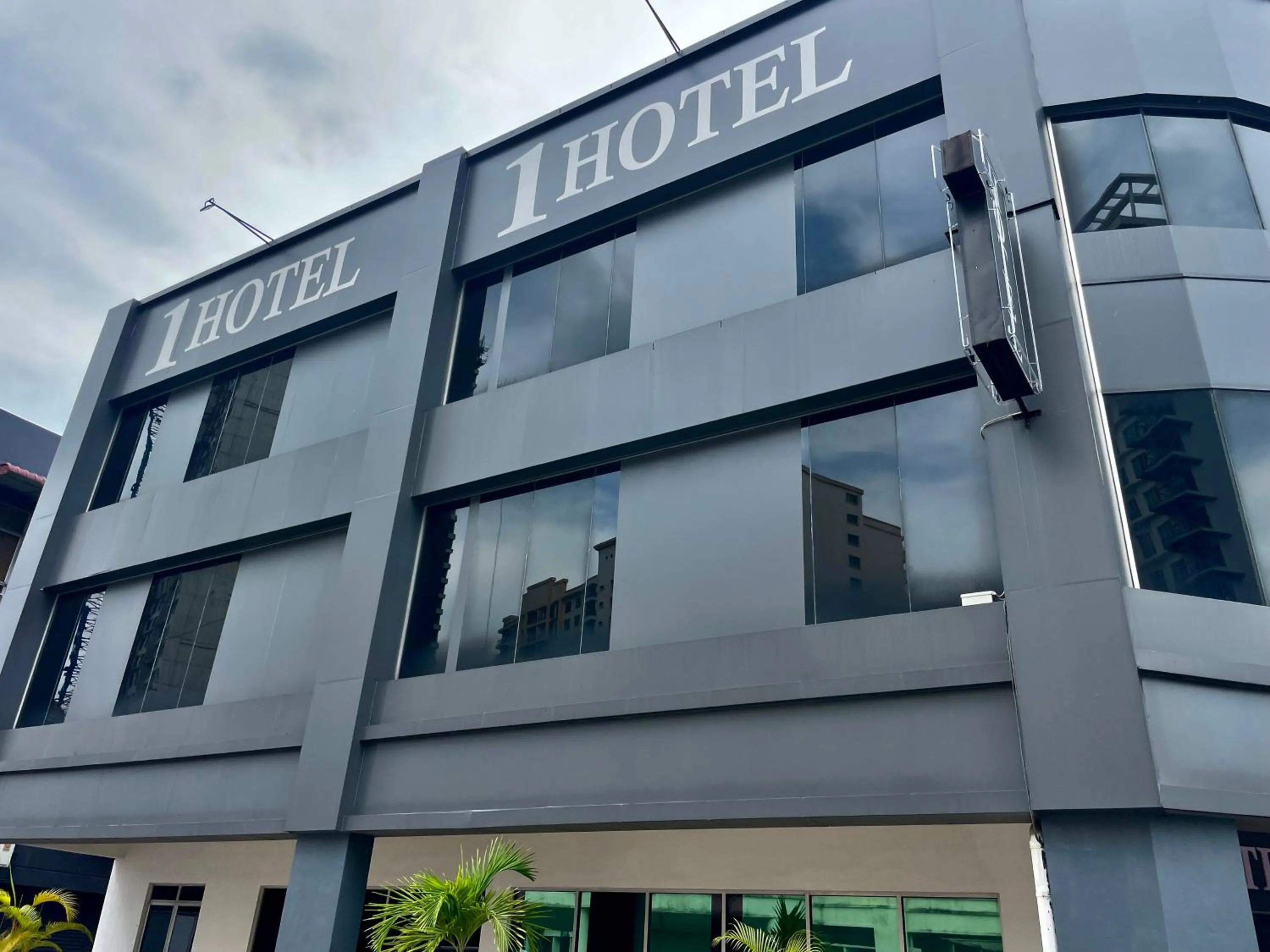 Property building in 1 Hotel Kuchai Lama