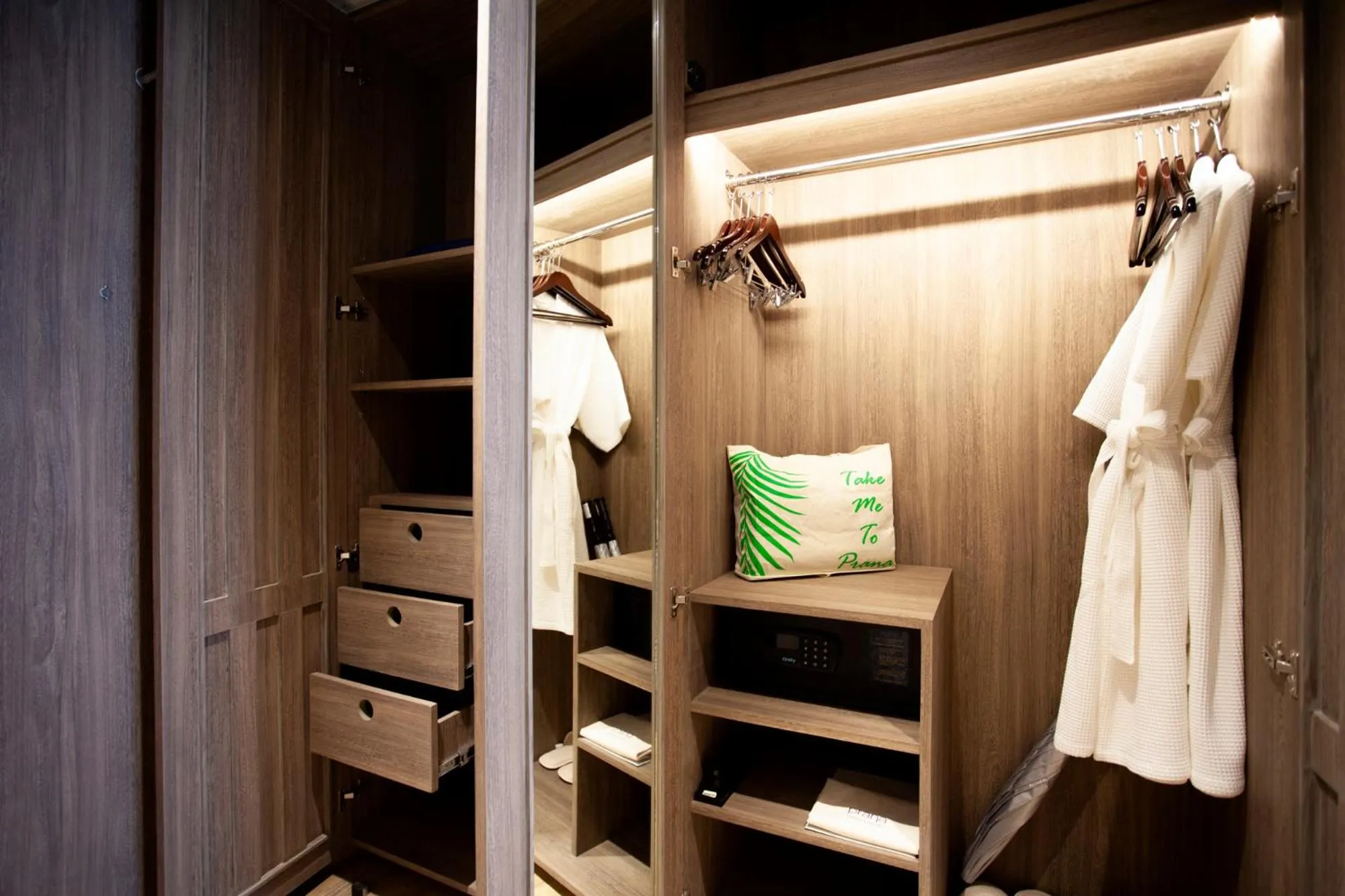 wardrobe in Prana Resort Nandana