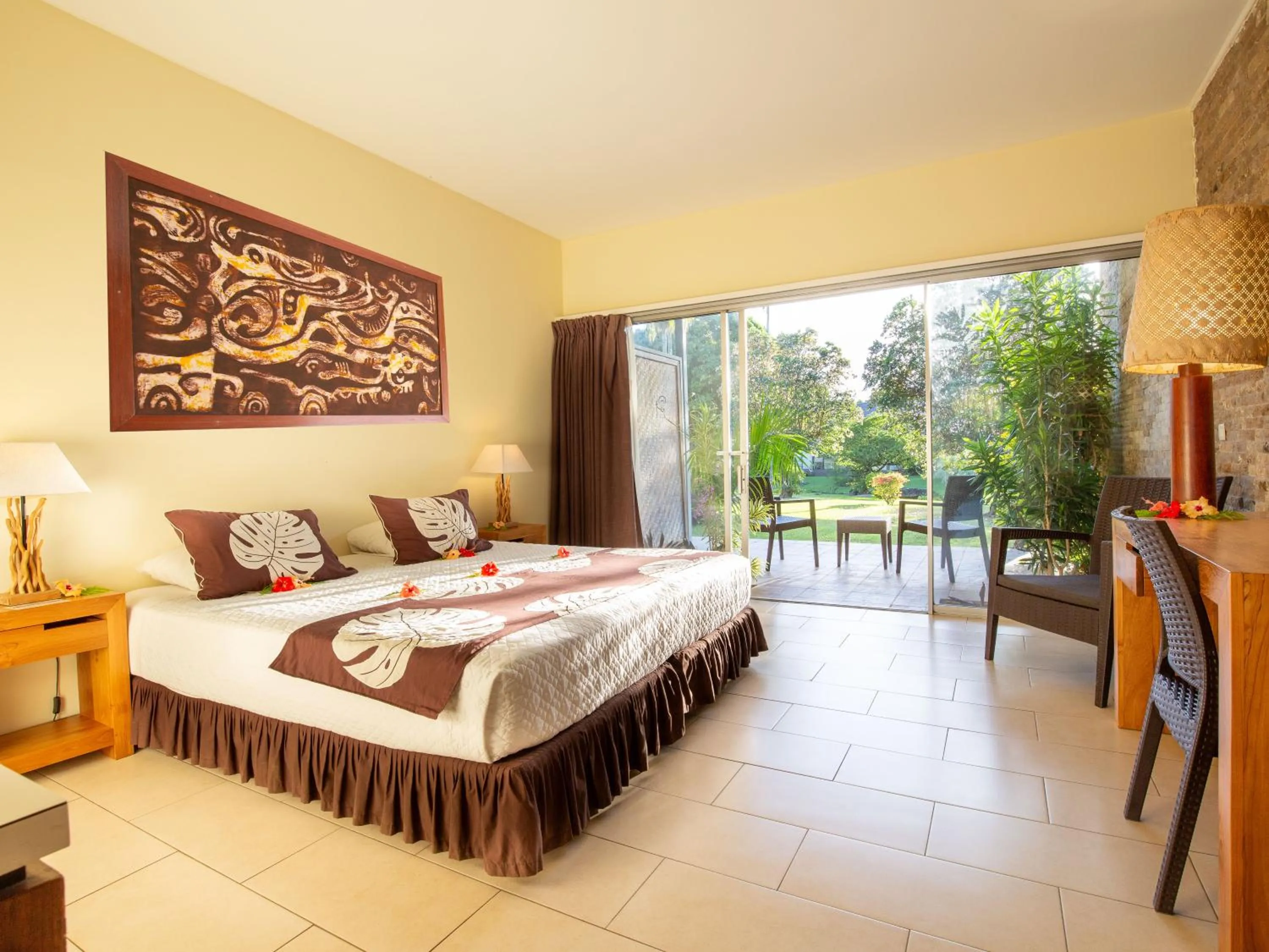 Bedroom, Bed in Royal Tahitien