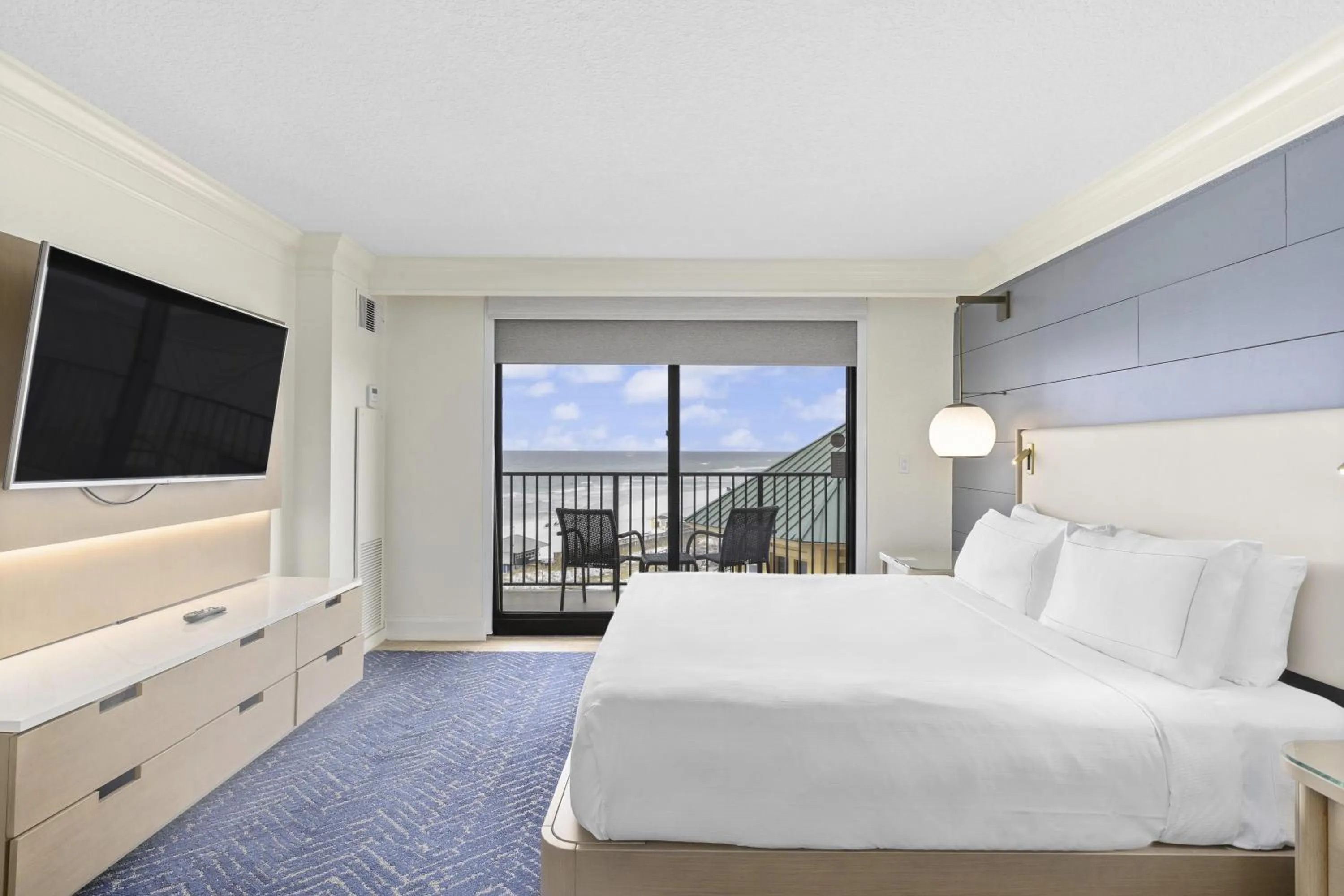 Bed in Hilton Sandestin Beach Golf Resort & Spa