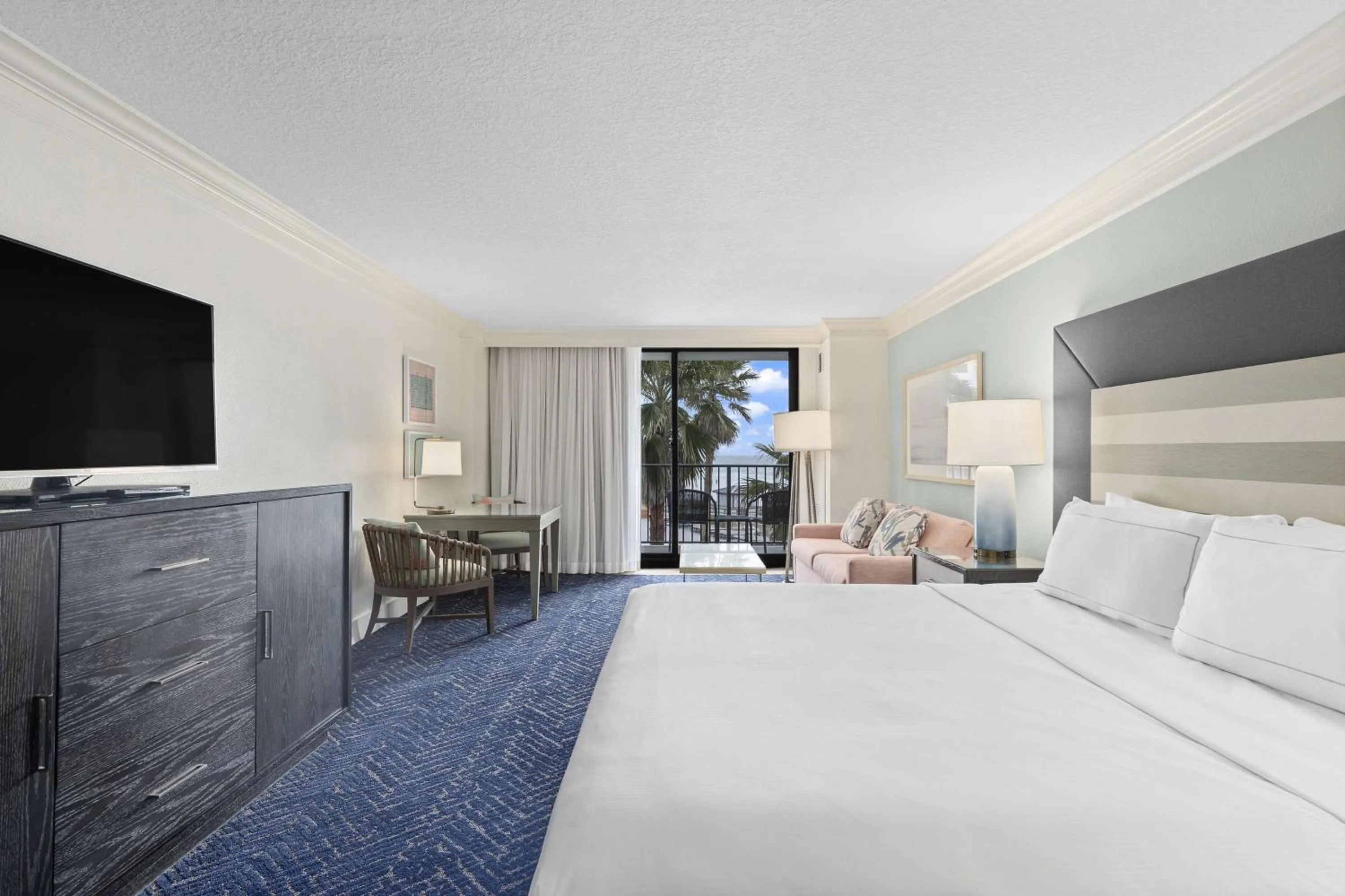 Bed in Hilton Sandestin Beach Golf Resort & Spa