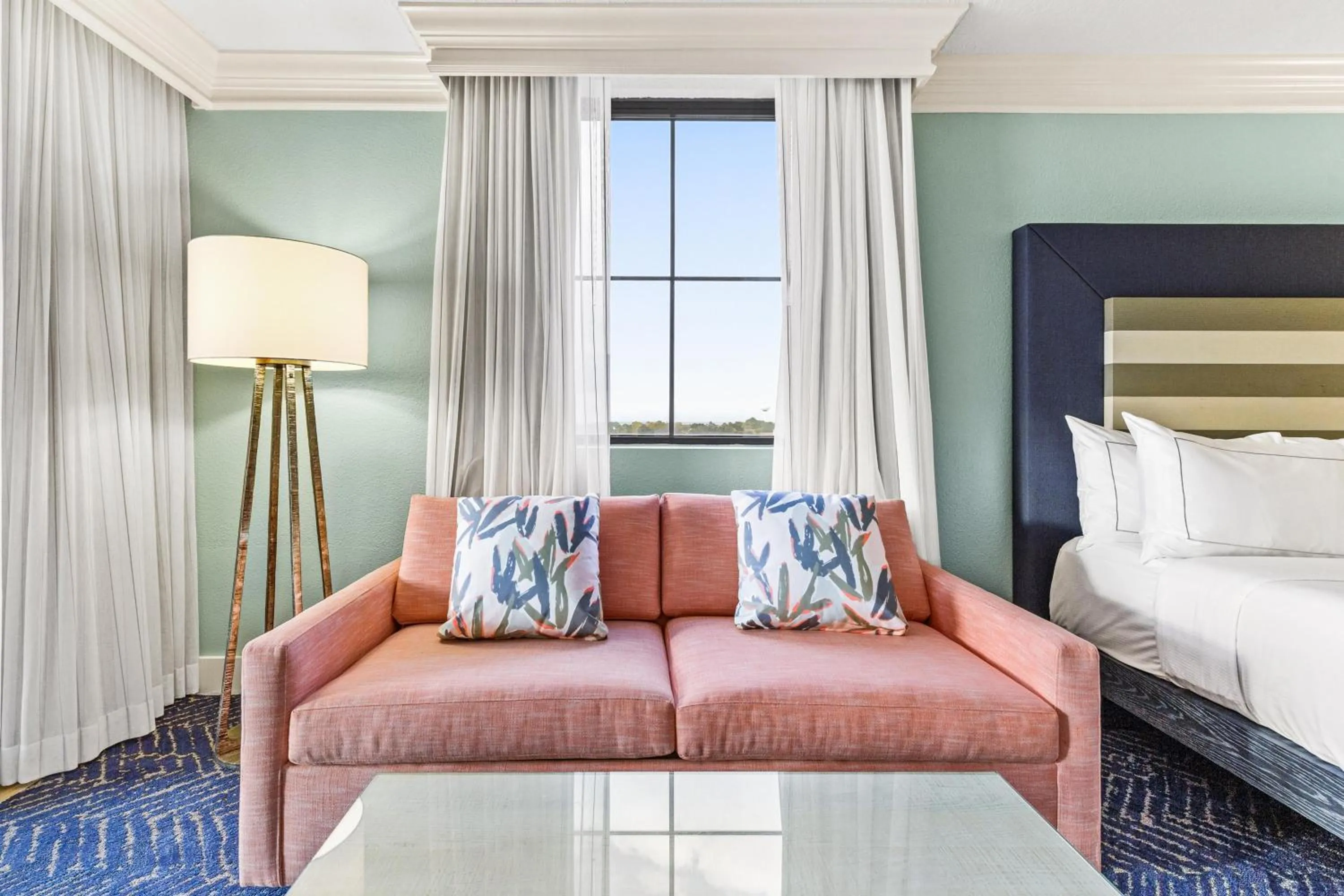 Living room, Bed in Hilton Sandestin Beach Golf Resort & Spa