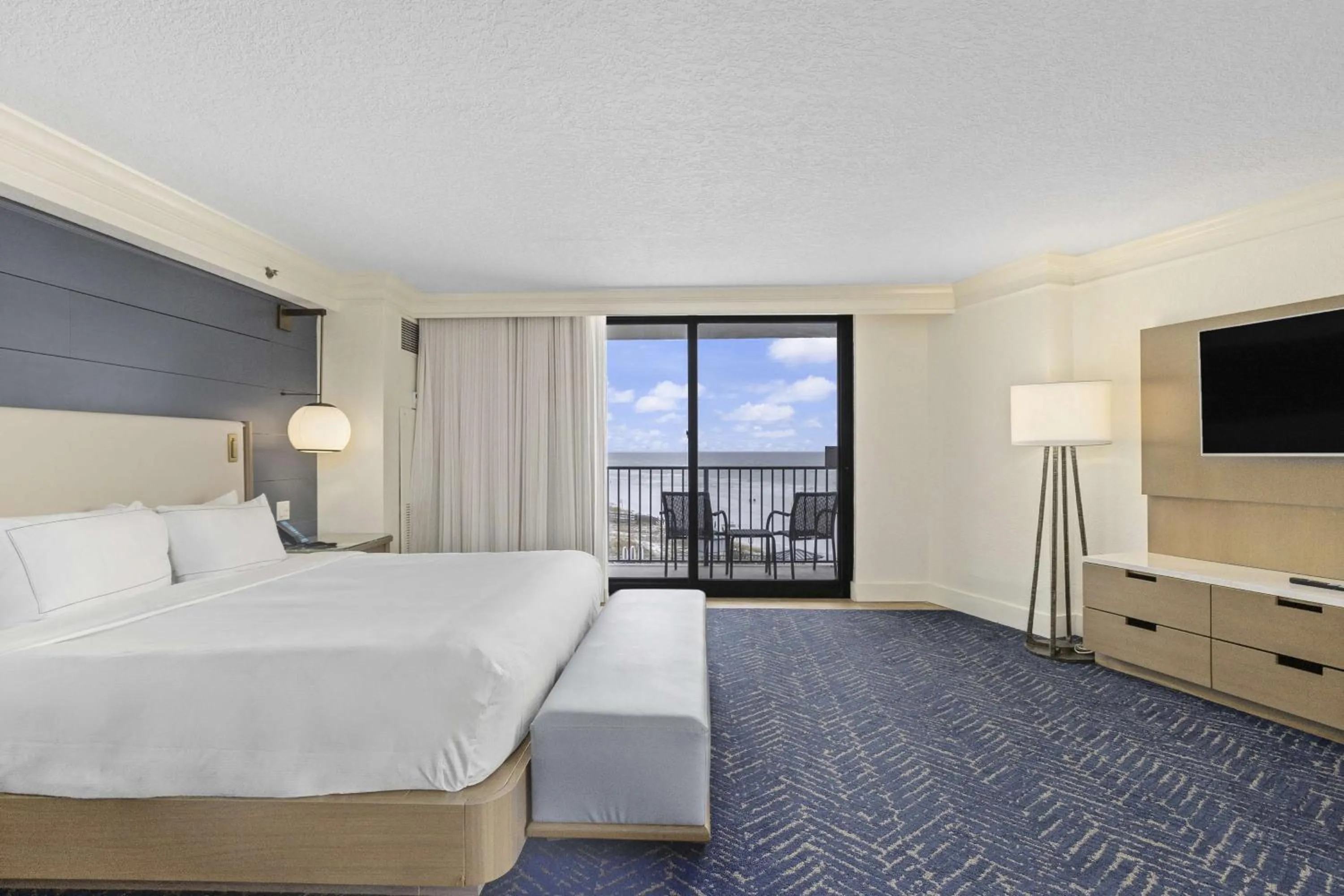 Bed in Hilton Sandestin Beach Golf Resort & Spa