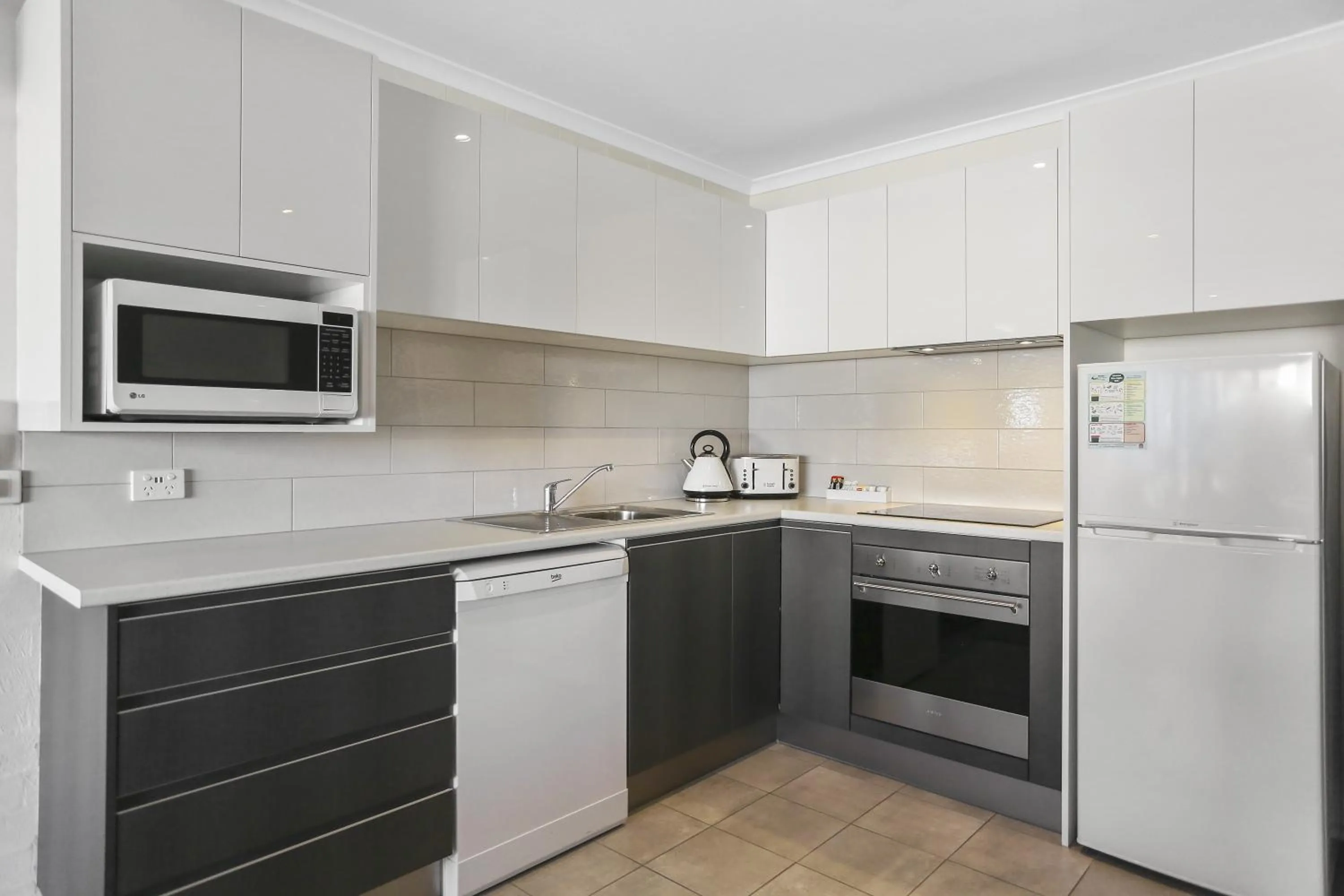 Kitchen or kitchenette in Crown Apartments
