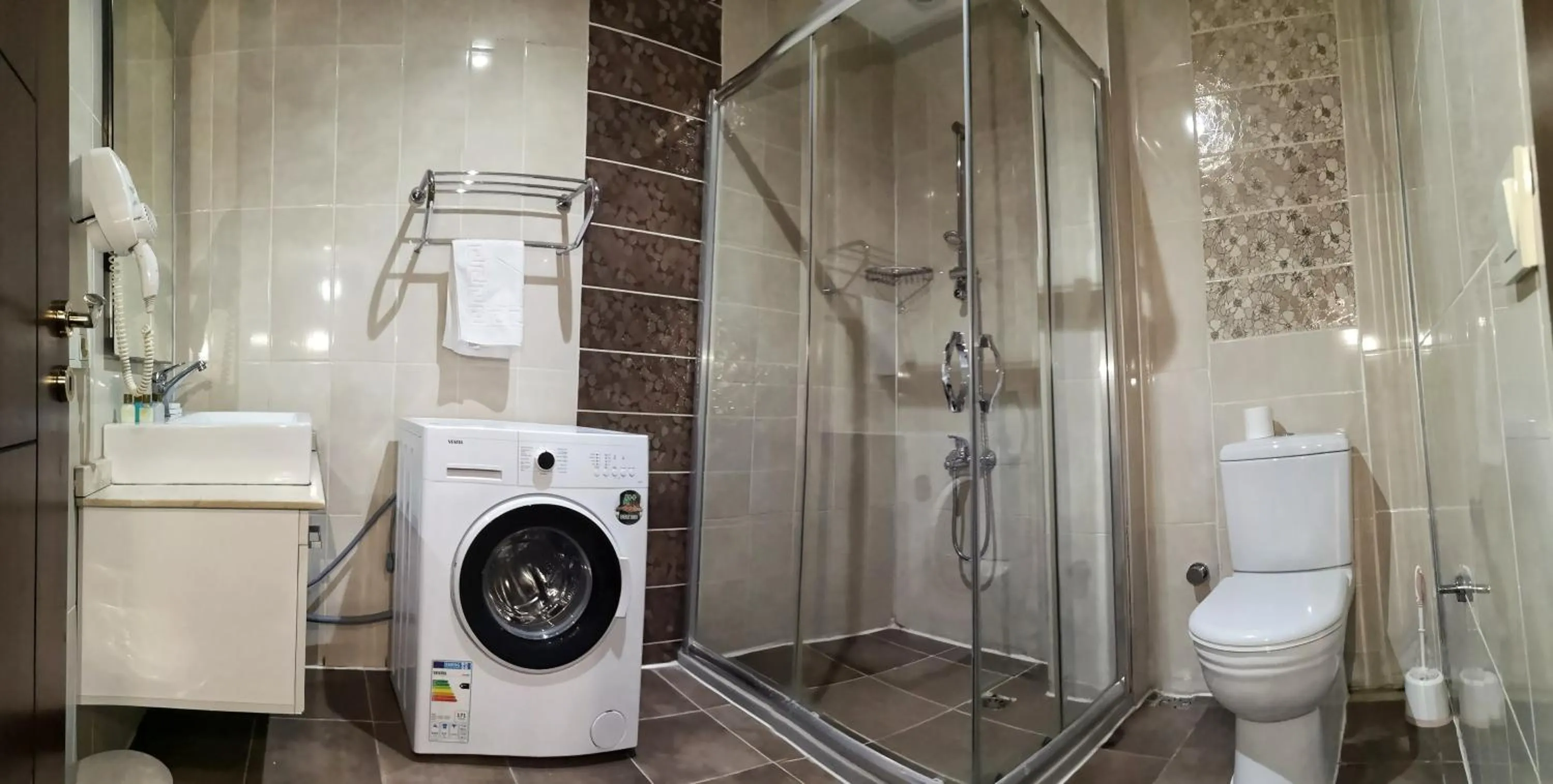 Shower in Golf Royal Residence