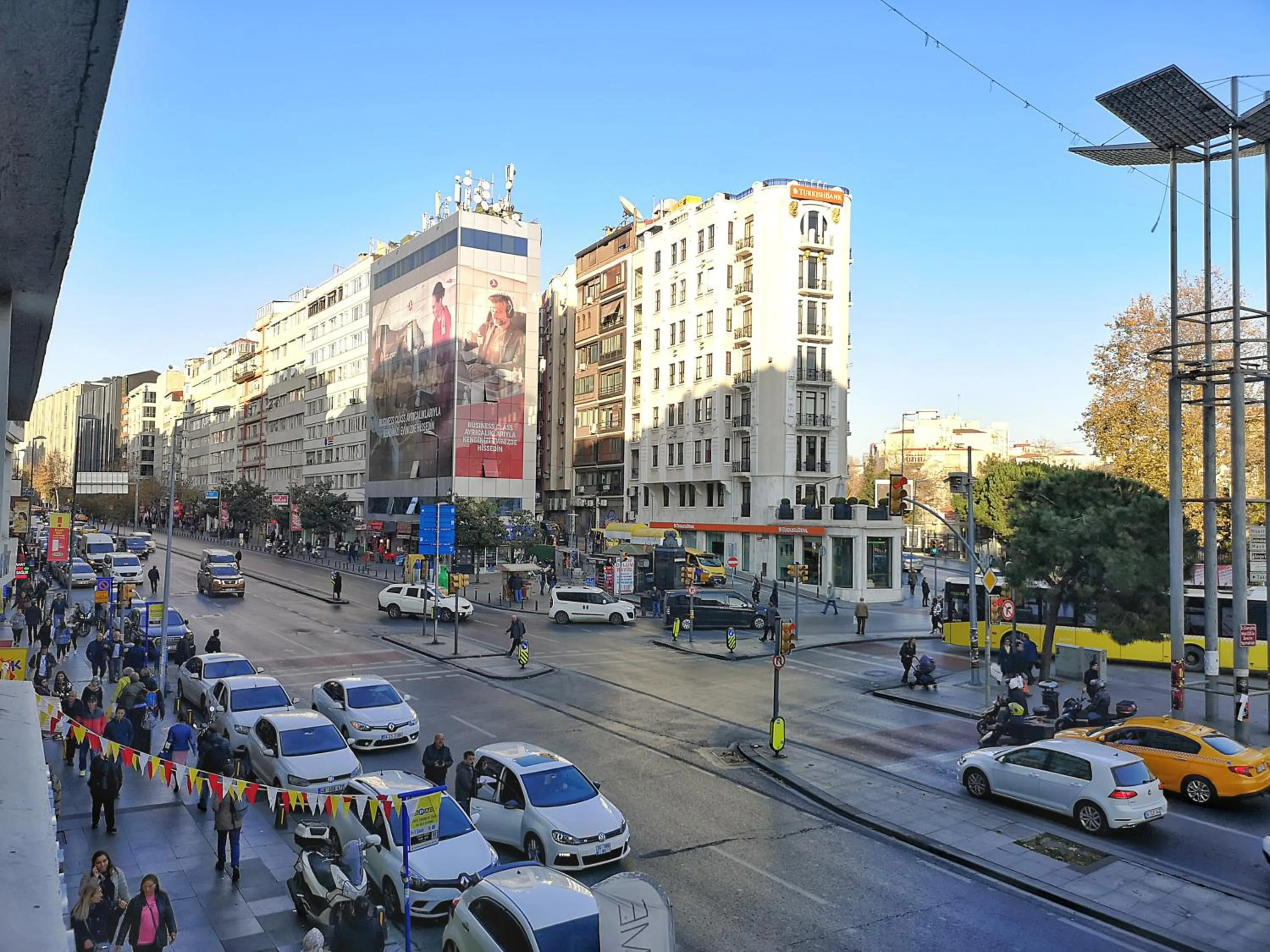 People in Golf Royal Residence