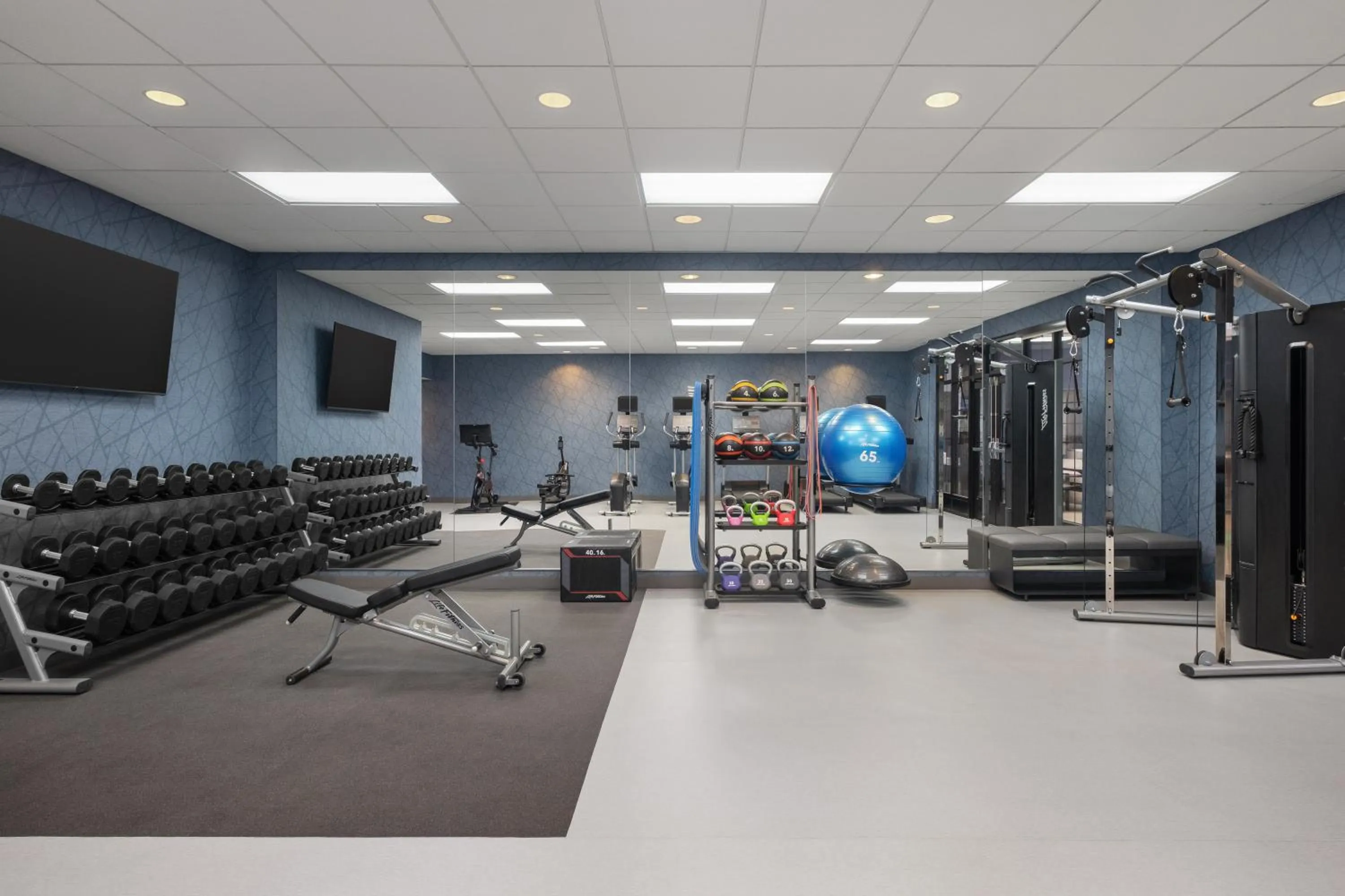 Fitness centre/facilities in Homewood Suites by Hilton Fresno
