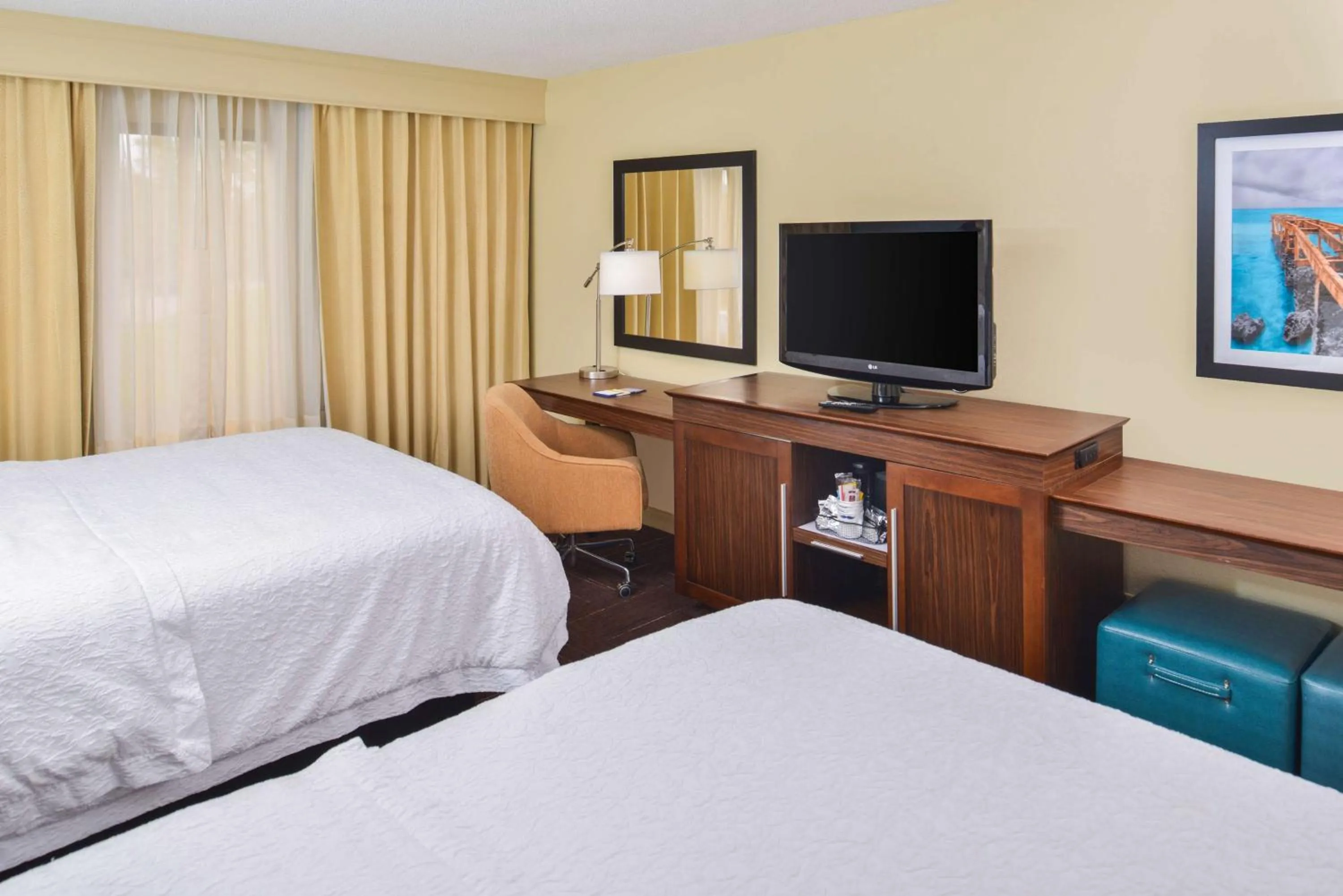 Bed in Hampton Inn Vero Beach Outlets