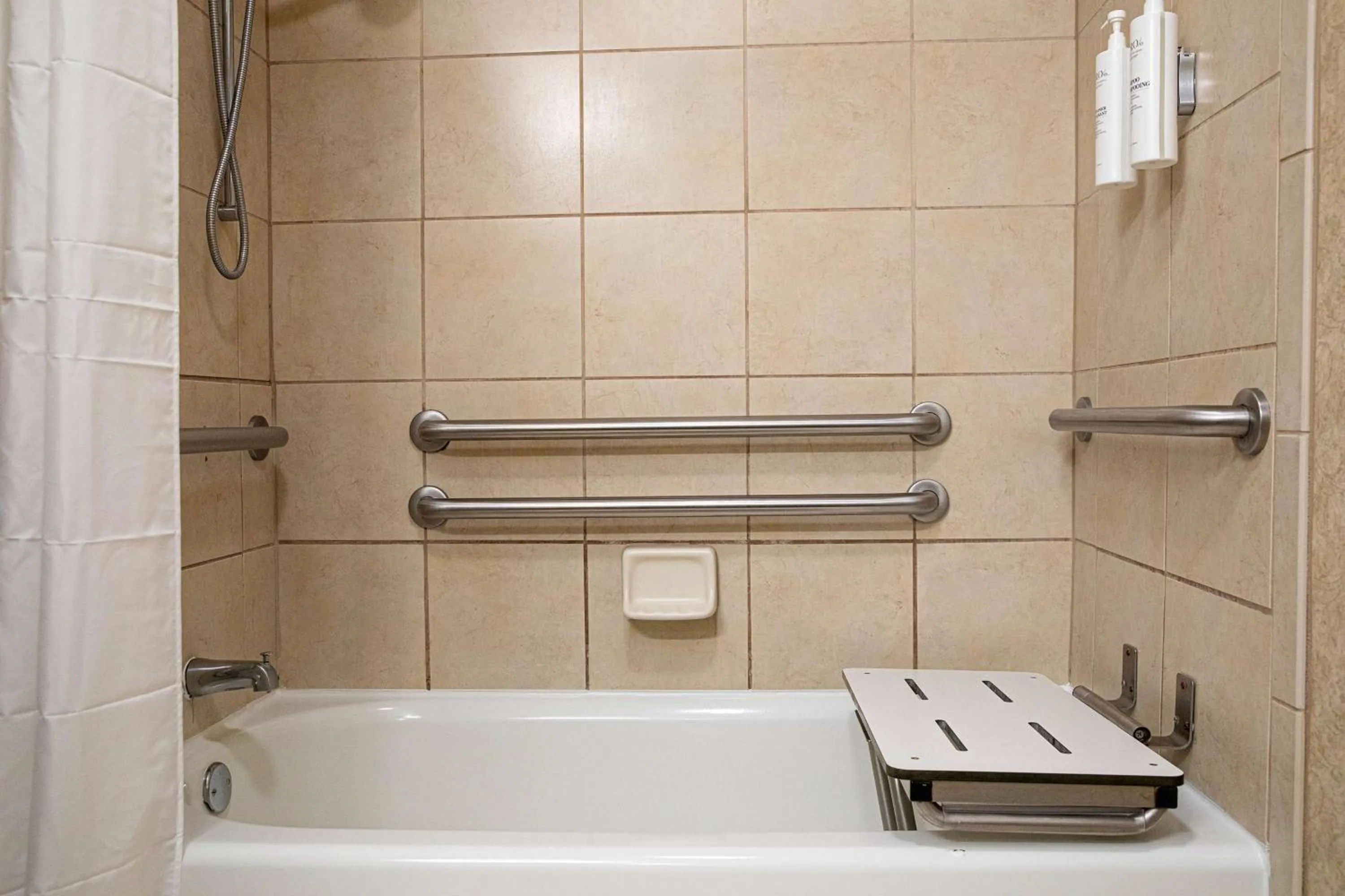 Bathroom in Hampton Inn Charleston-Historic District