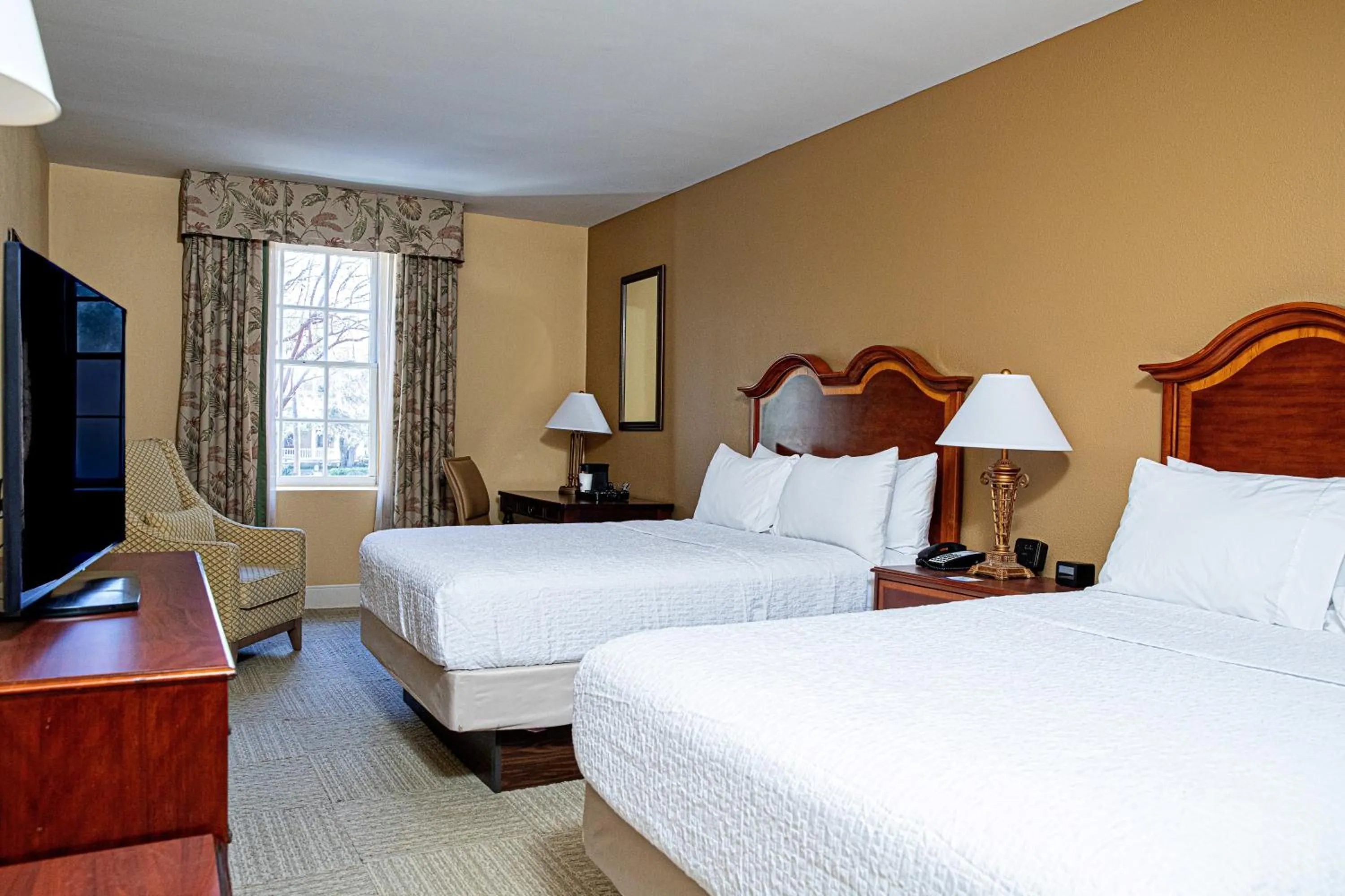 Bedroom, Bed in Hampton Inn Charleston-Historic District