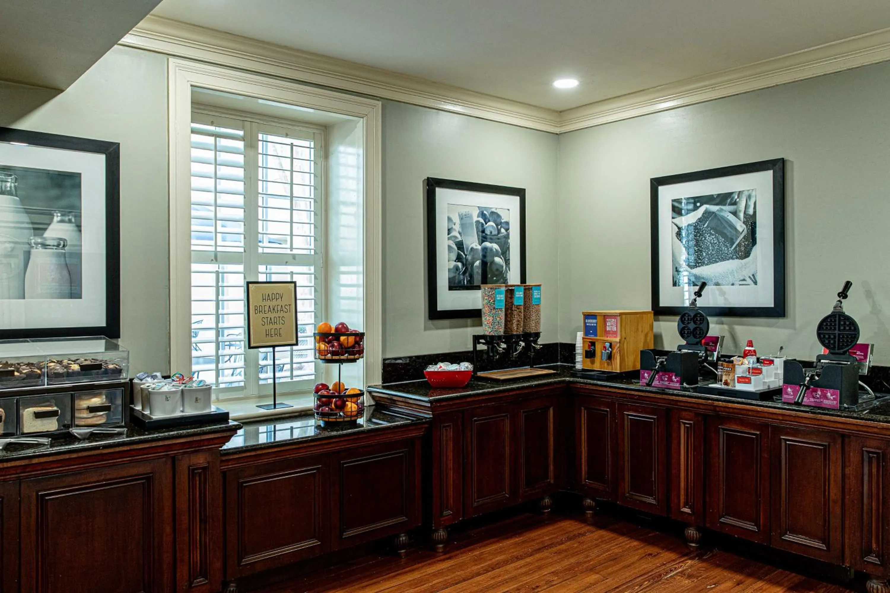 Breakfast in Hampton Inn Charleston-Historic District