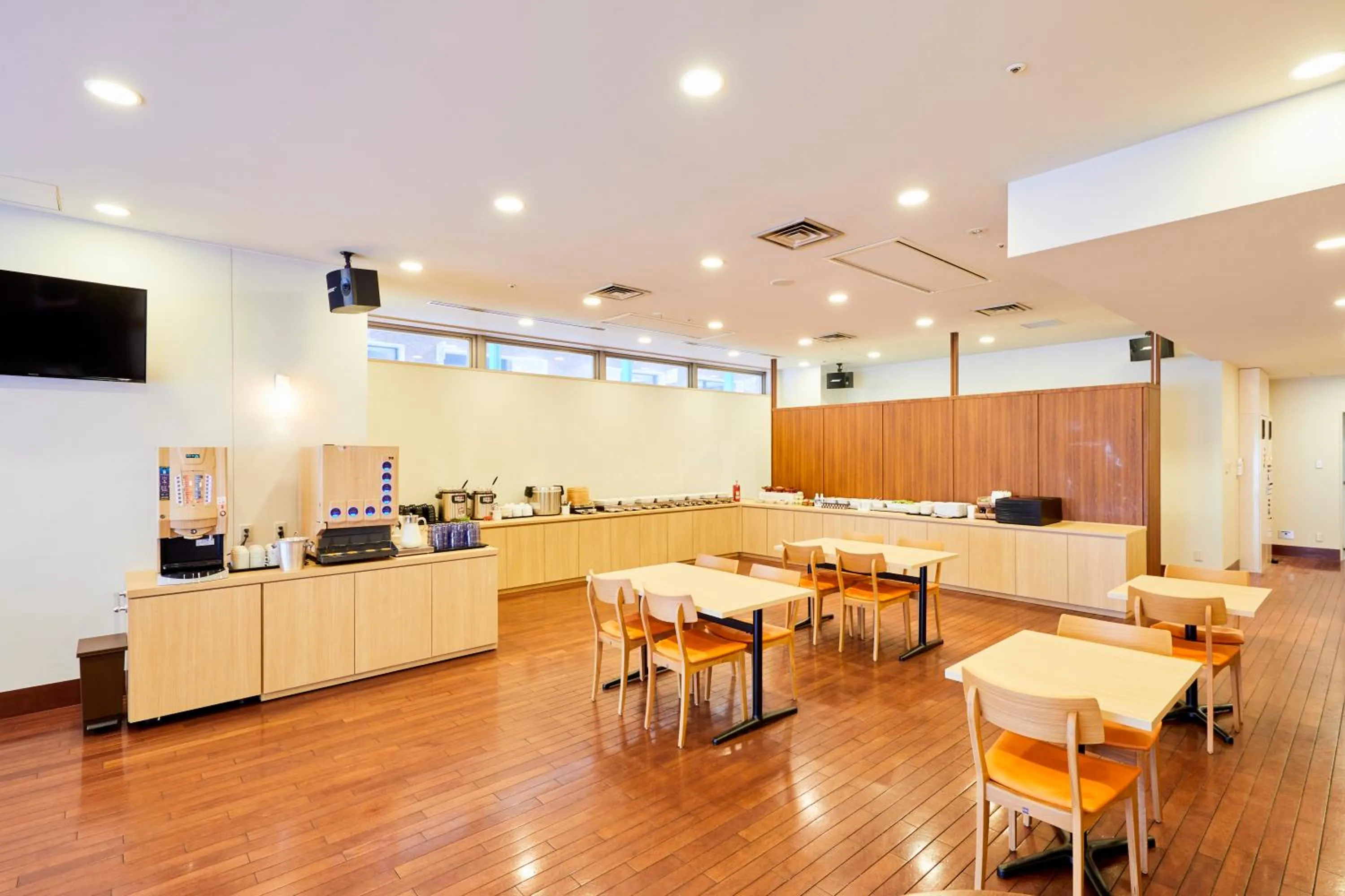 Restaurant/places to eat in KOKO HOTEL Kobe Shinnagata - formerly Hotel Wing International Kobe - Shinnagata Ekimae