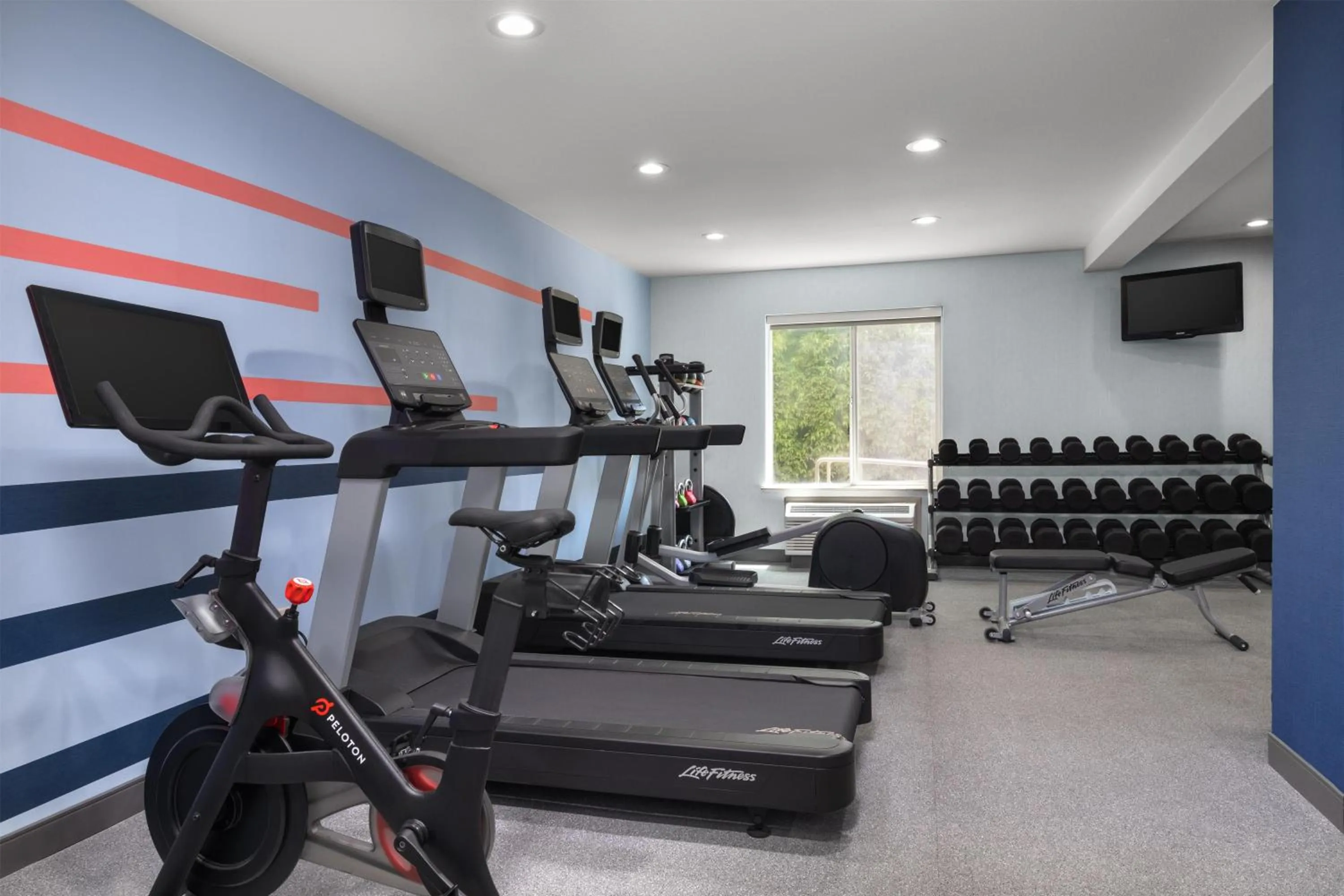 Fitness centre/facilities in Hampton Inn & Suites Fresno