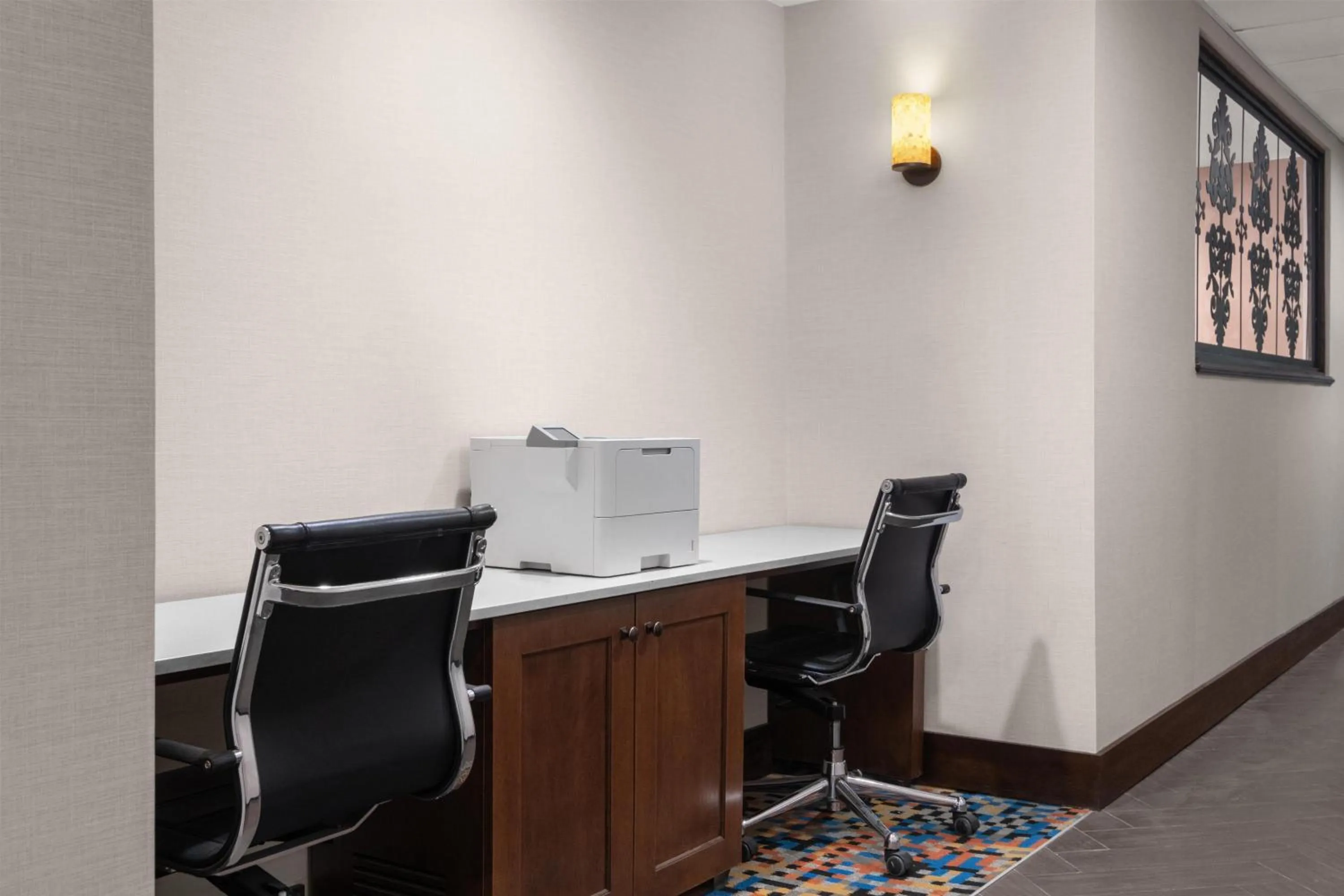 Business facilities in Hampton Inn & Suites Fresno