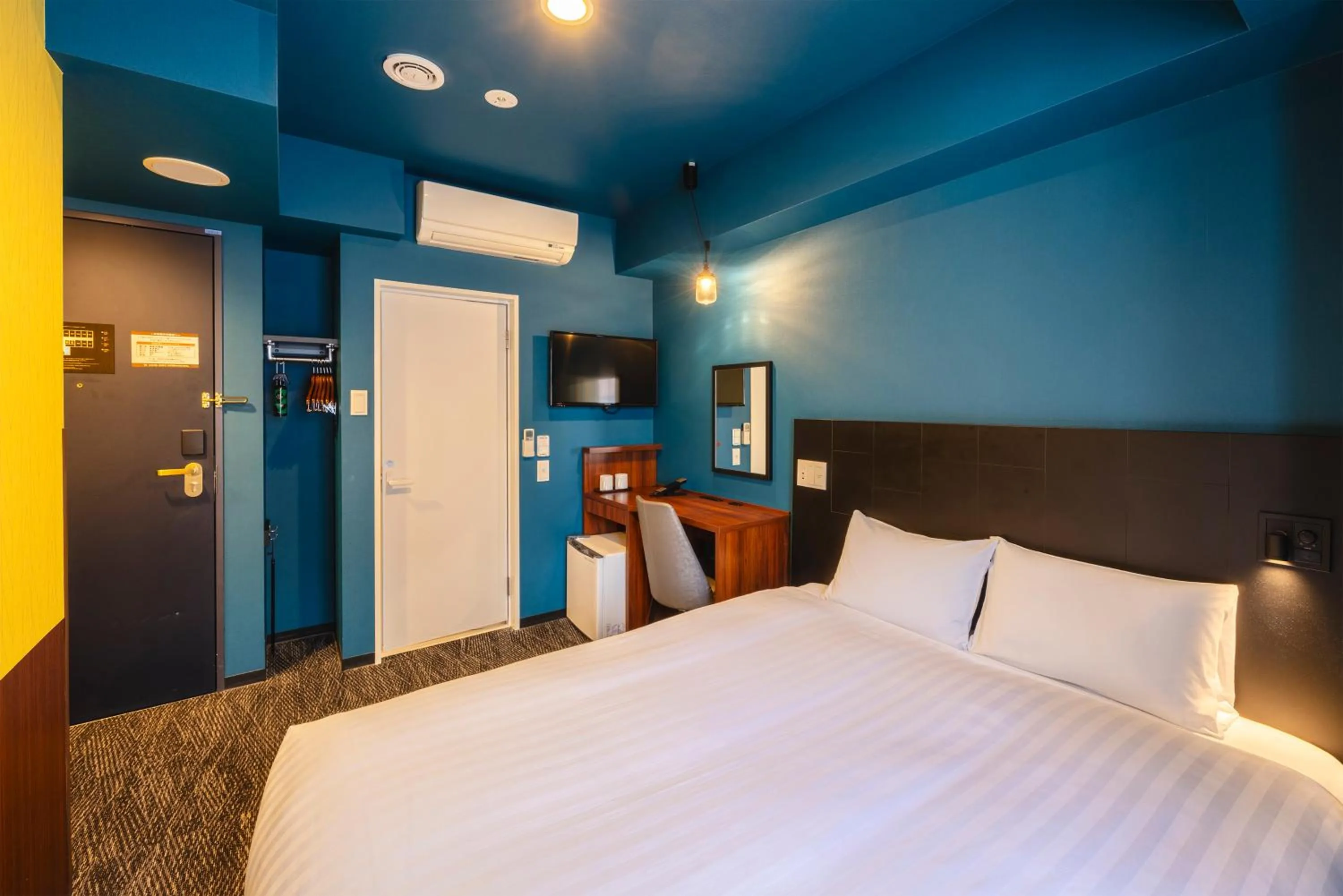 Photo of the whole room, Bed in KOKO HOTEL Shimbashi Onarimon - formerly Hotel Wing International Shimbashi Onarimon