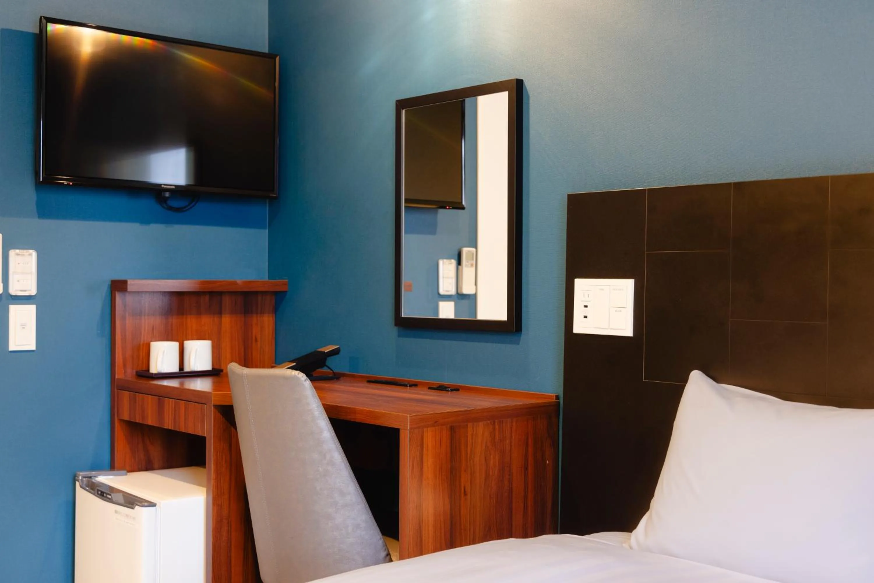 Photo of the whole room, Bed in KOKO HOTEL Shimbashi Onarimon - formerly Hotel Wing International Shimbashi Onarimon