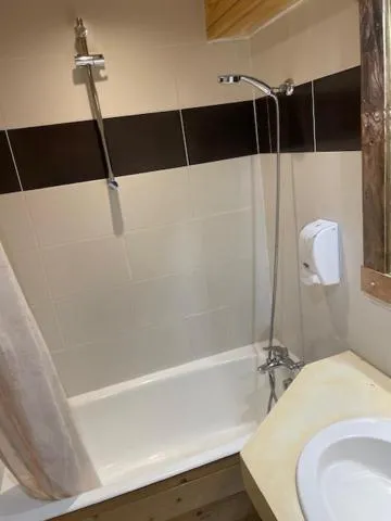 Bathroom in Hotel Le Very