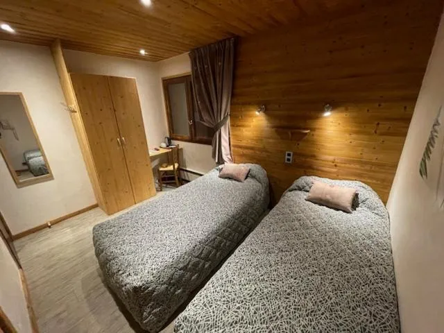 Shower, Bed in Hotel Le Very