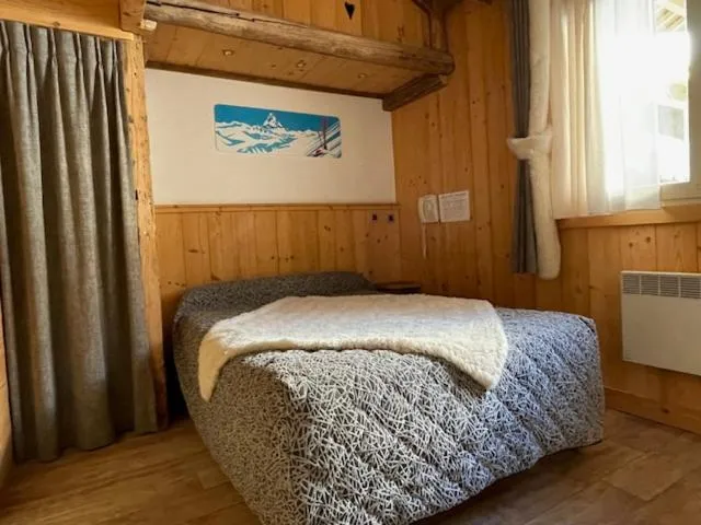 Shower, Bed in Hotel Le Very