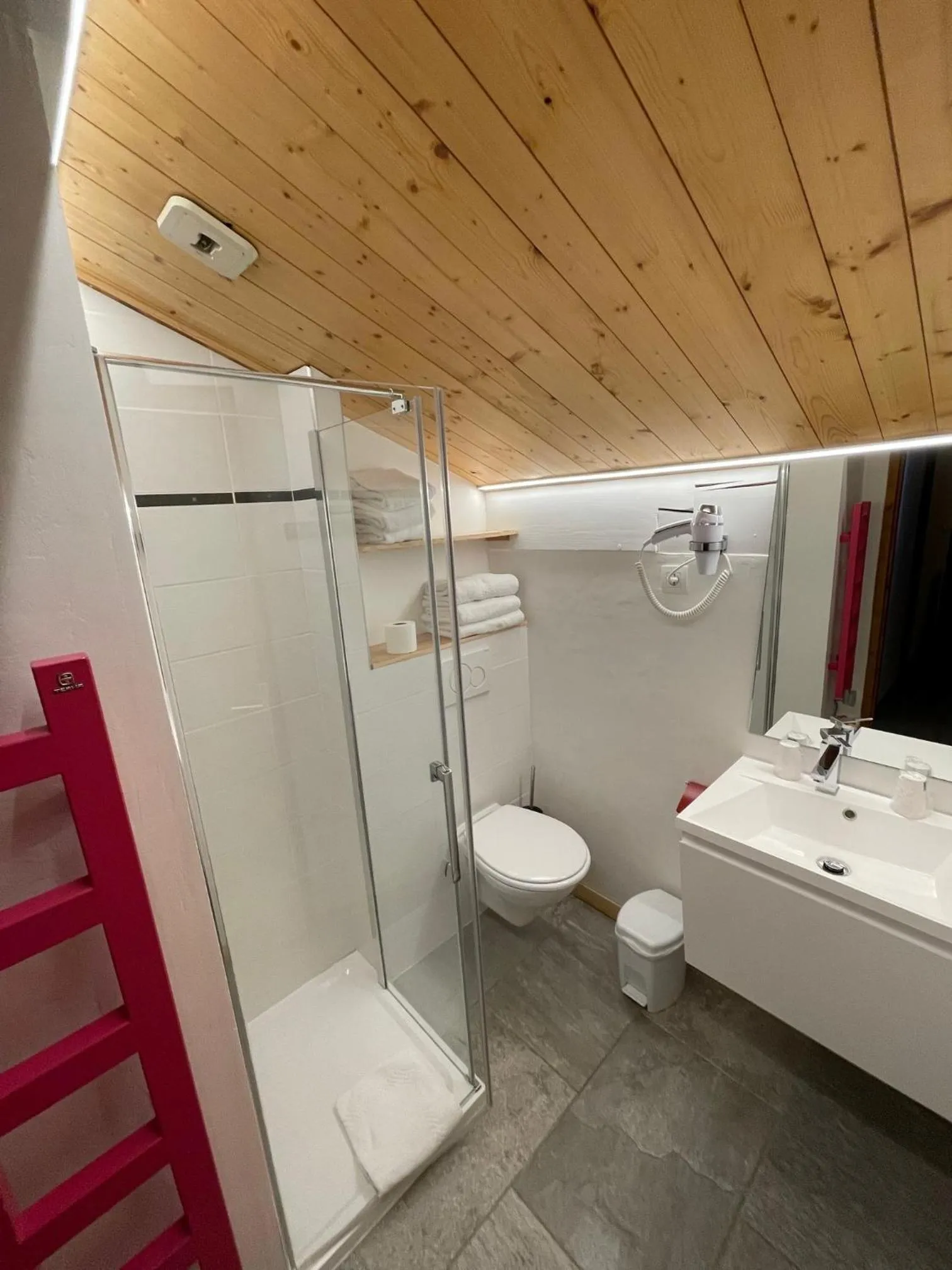 Shower in Hotel Le Very