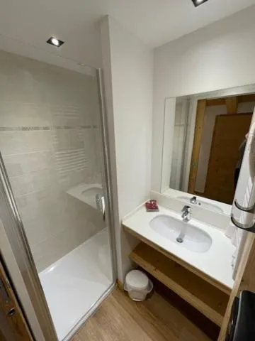 Shower in Hotel Le Very