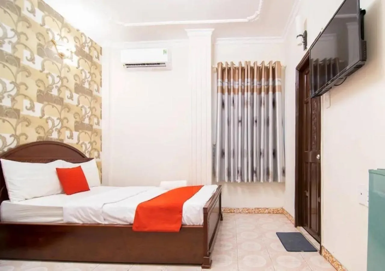 Bed in Tan Hoang Long Hotel