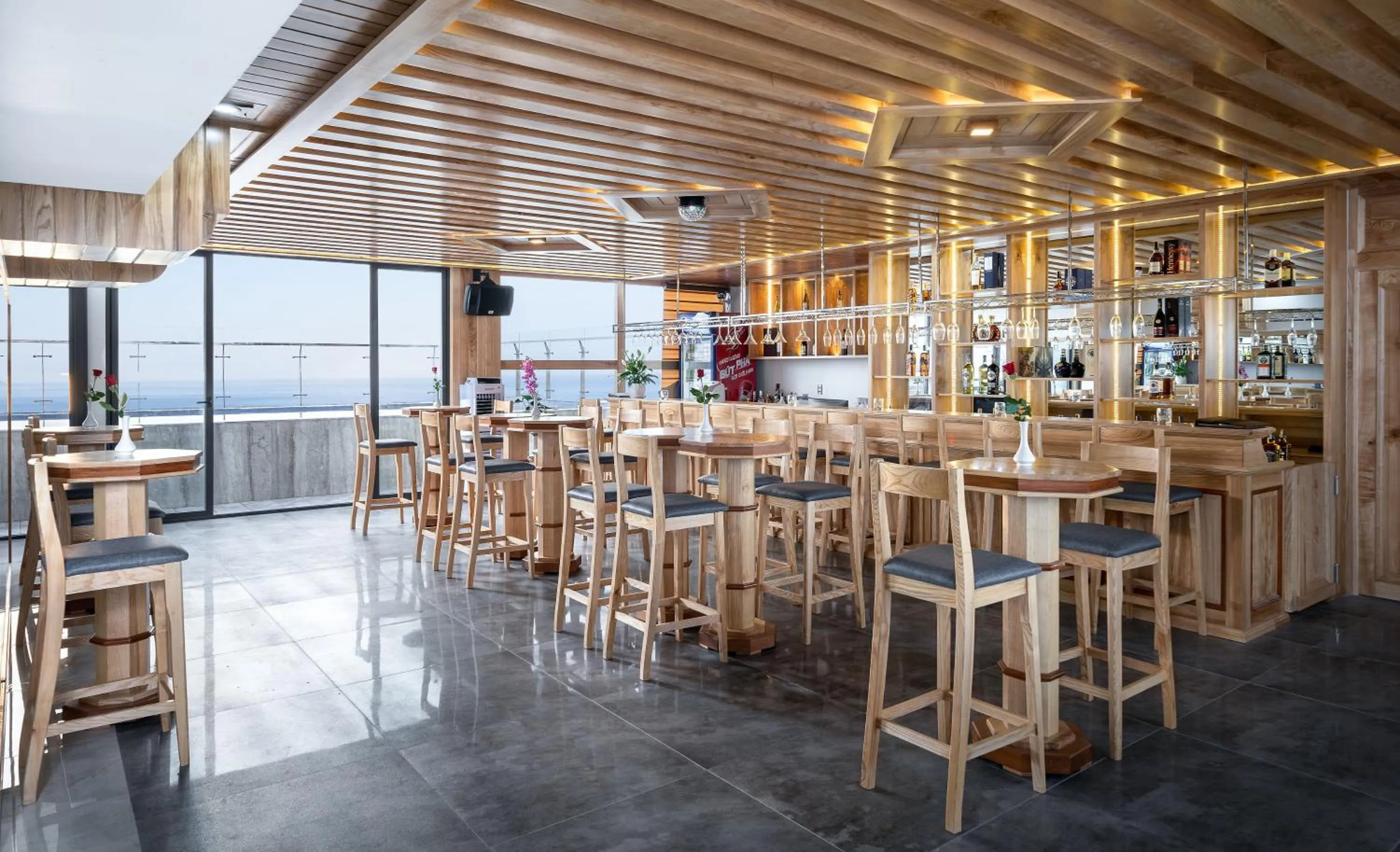 Lounge or bar in Sunny Ocean Hotel & Spa