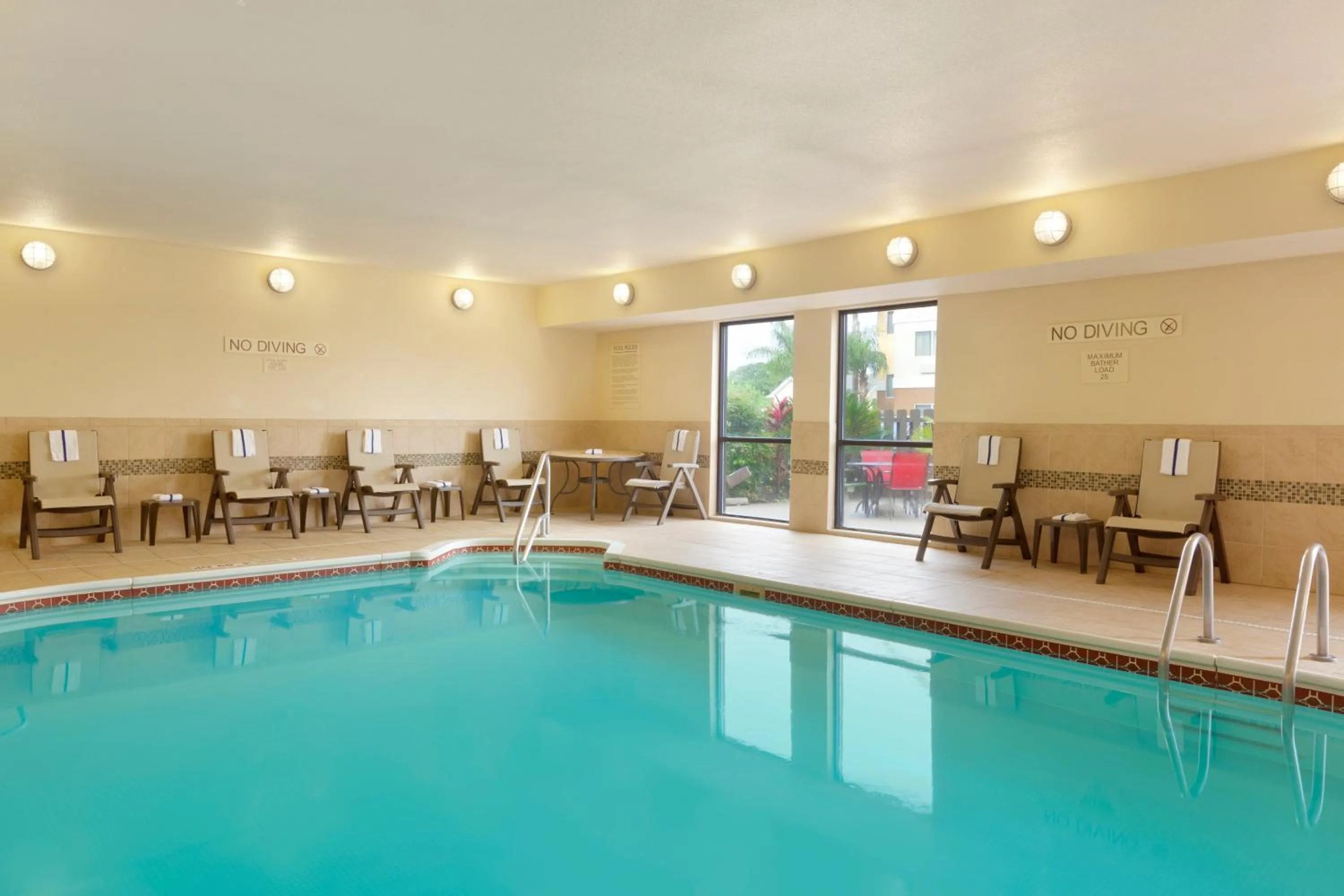 Swimming Pool in Country Inn & Suites by Radisson, Corpus Christi, TX