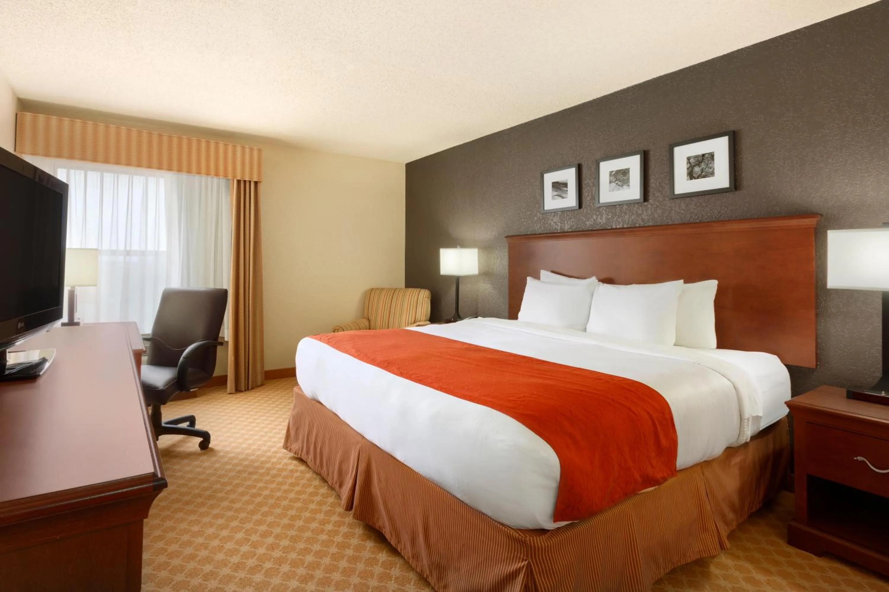 Bed in Country Inn & Suites by Radisson, Corpus Christi, TX